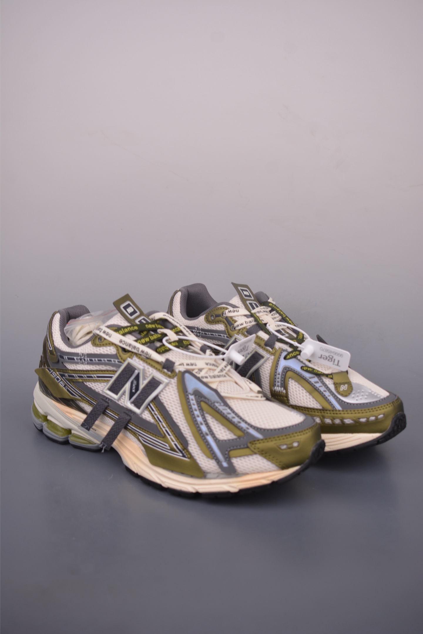 New Balance 1906R Retro Sneakers - Classic Style & Modern Comfort 1 i1757893960133 7975 0 0
