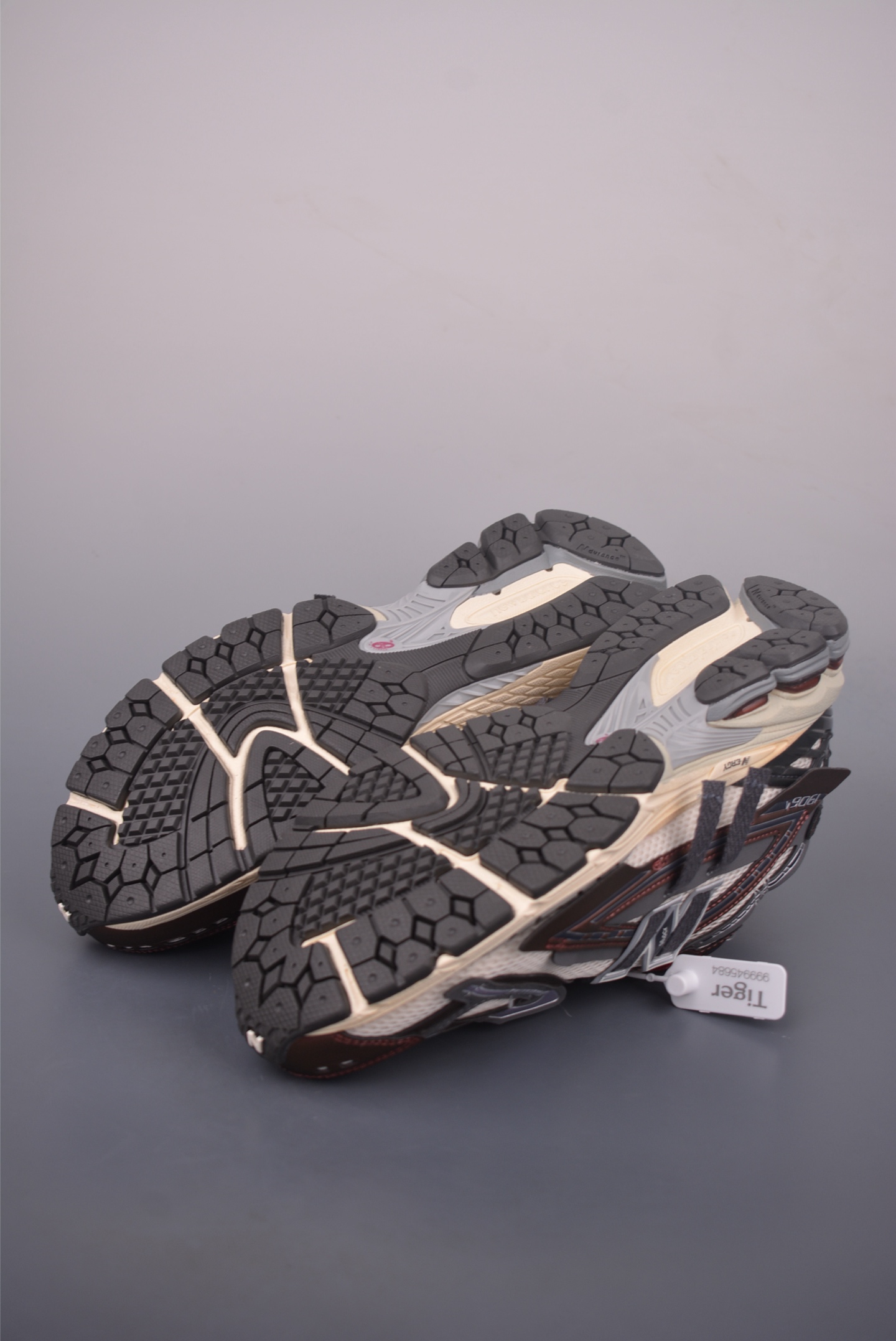 260 New Balance M1906系列 复古单品宝藏老爹鞋款 M1906AR