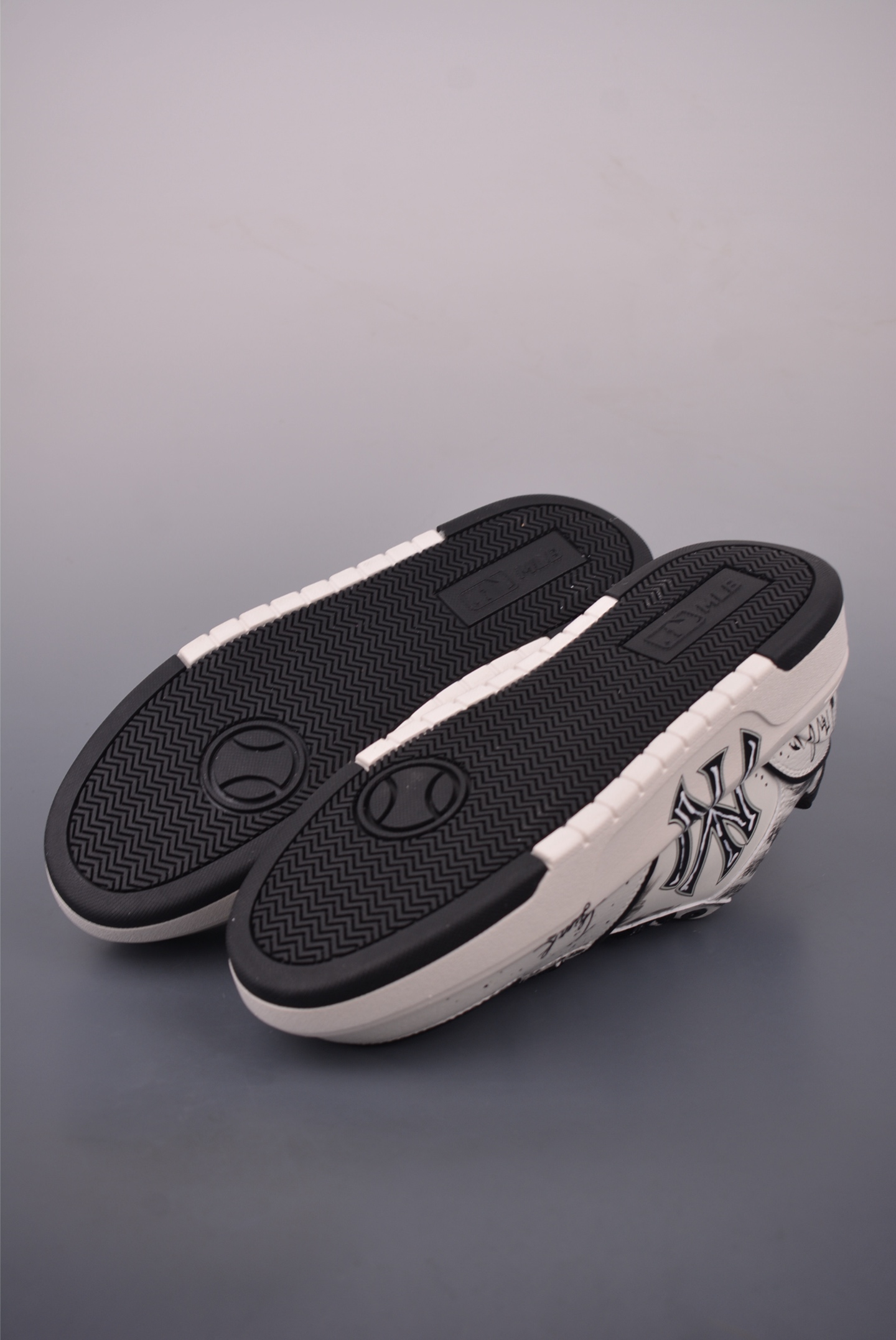 MLB NY Yankees Printed Sneakers Graffiti Chunky Platform Dad Shoes Height 6cm 3 i1757972724707 616 0 2