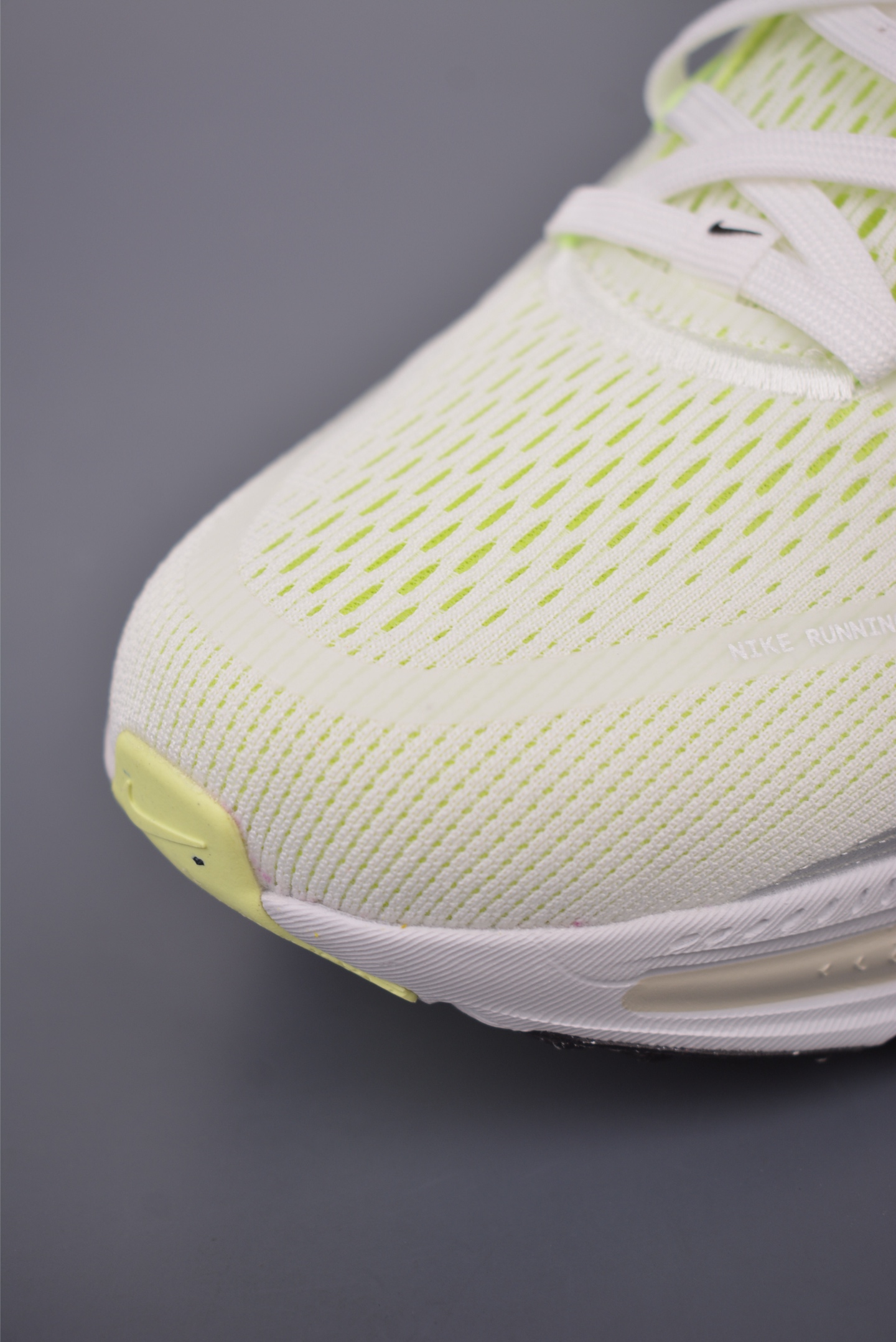 Nike Air Zoom Vomero Plus 全新科技提前原鞋开发 运动跑鞋 HM6804-107