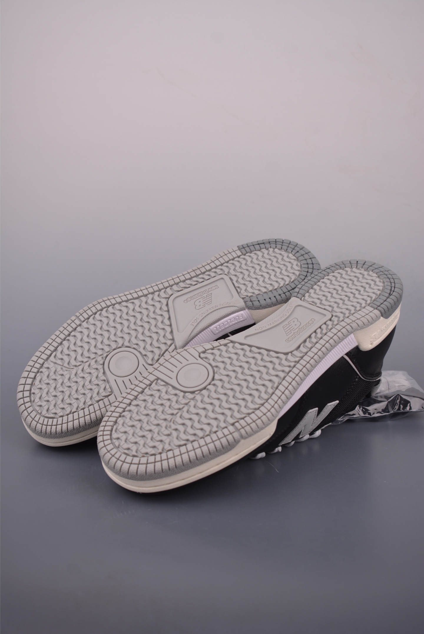 New Balance 600 Series Retro Casual Versatile Athletic Dad Running Shoes 4 i1758109880681 729 0 2