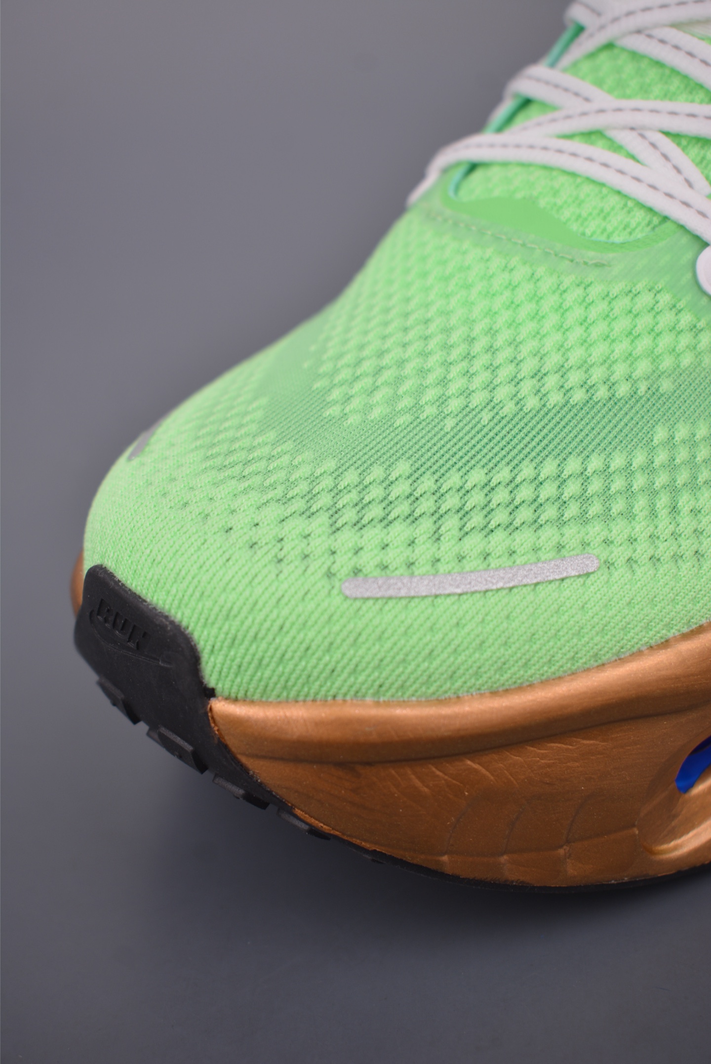 Nike Vomero Premium Air Cushion Running Shoes - Comfortable, Stylish, Durable 7 i1758132845367 5050 0 5