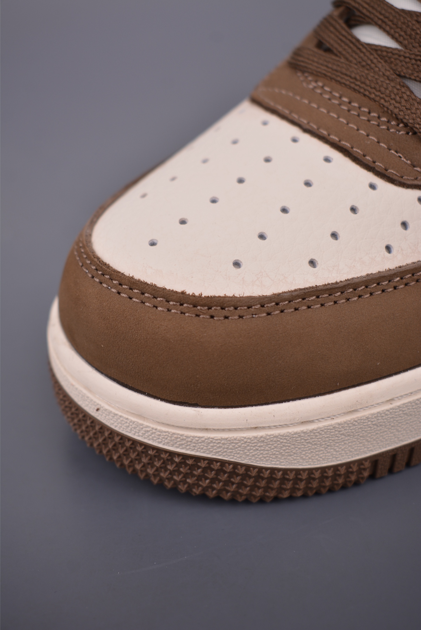 Nike Air Force 1 Low Louis Vuitton Sneakers Brown Leather Honeycomb Cushioned 7 i1758133234466 3033 0 5
