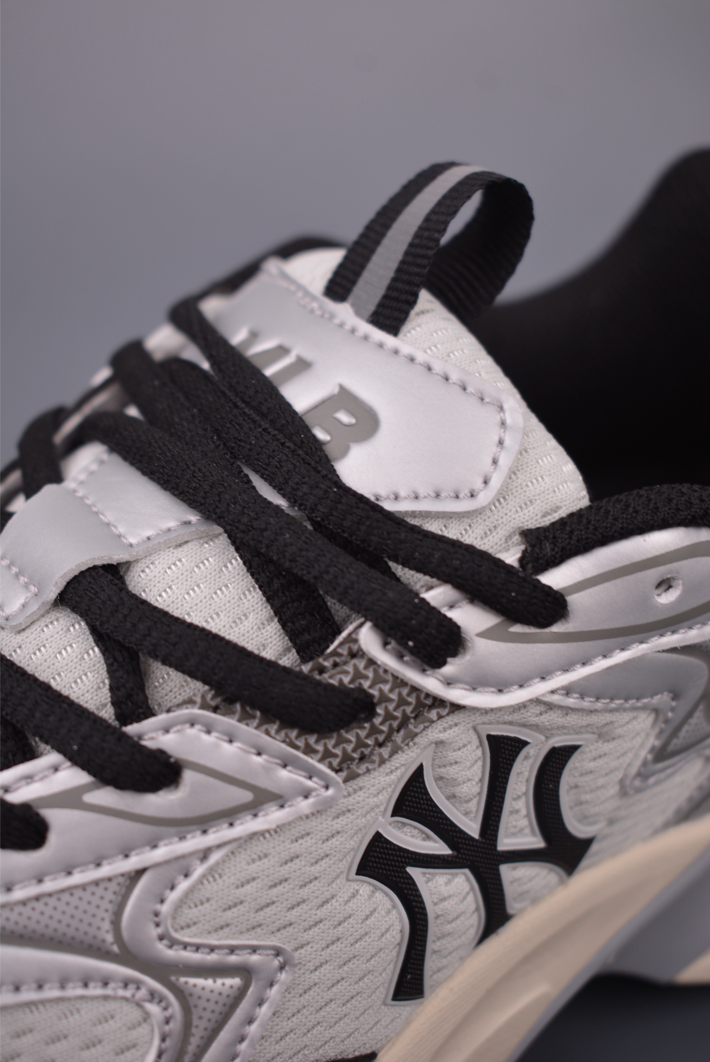 MLB Curve Runner Mono Mesh New York Yankees Chunky Sneakers - Fashionable & Comfy 7 i1758236475084 2072 0 6