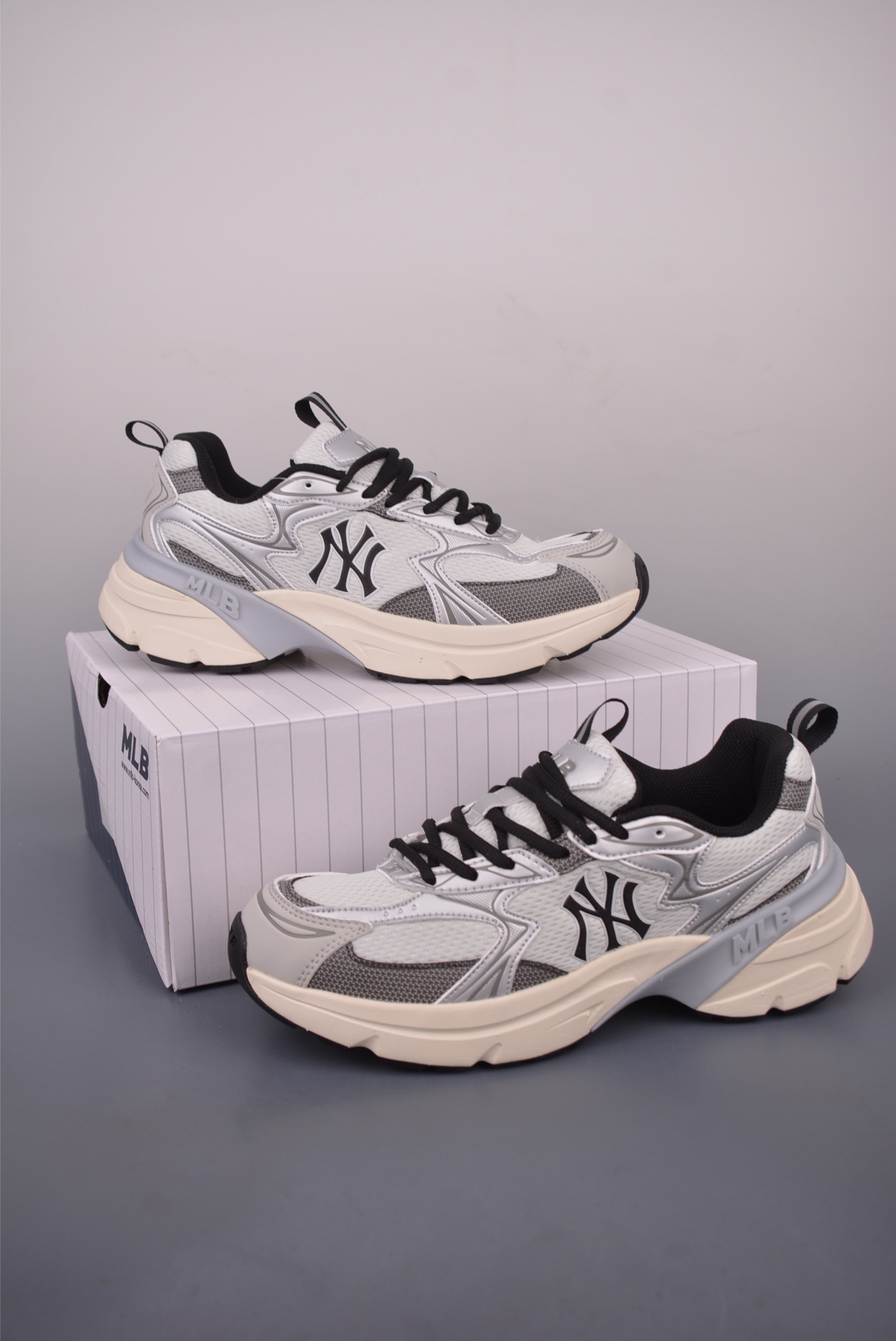 MLB Curve Runner Mono Mesh New York Yankees Chunky Sneakers - Fashionable & Comfy 5 i1758236477346 8617 0 4