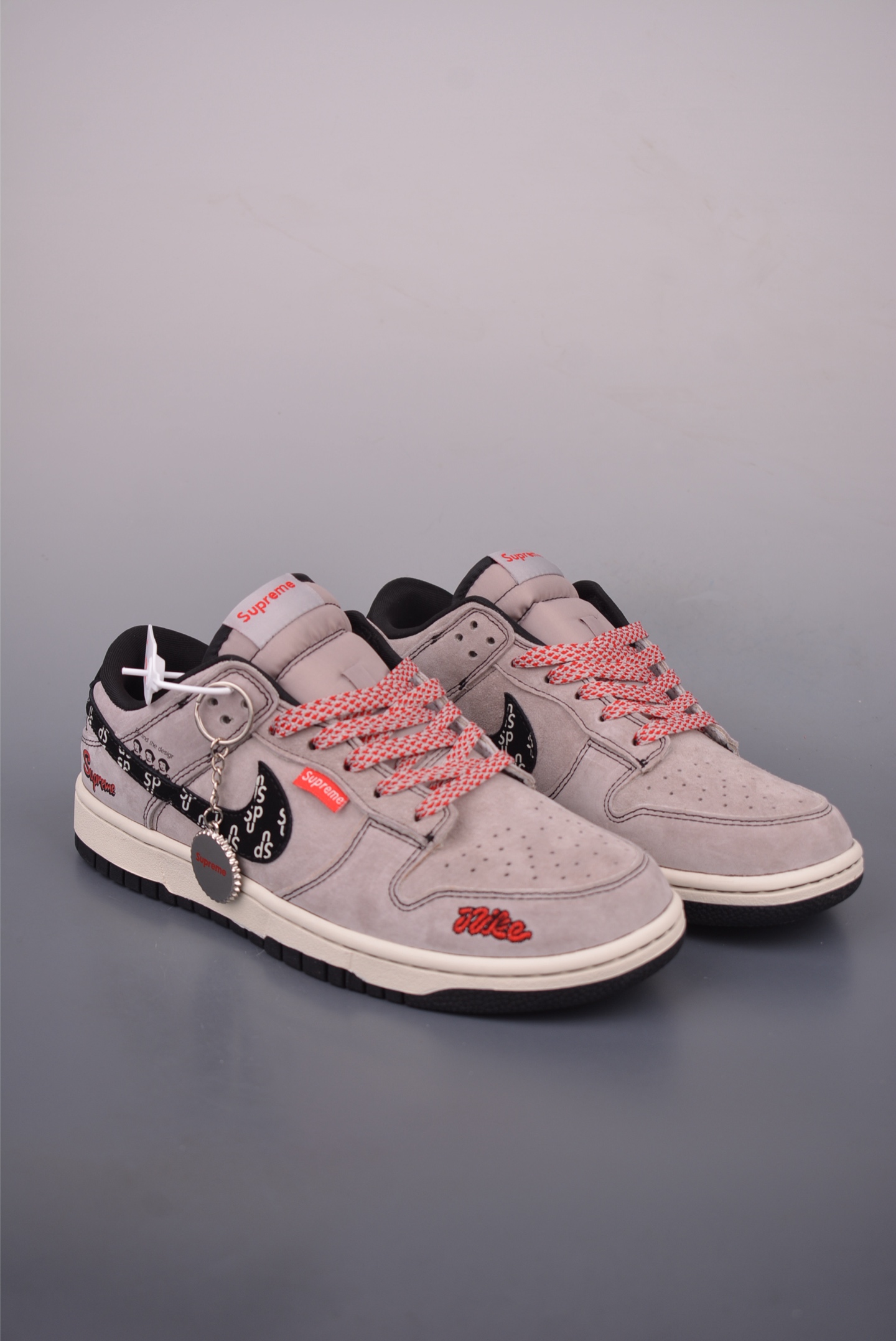 Nike SB Dunk Low Supreme Collaboration - Premium Quality & Comfort