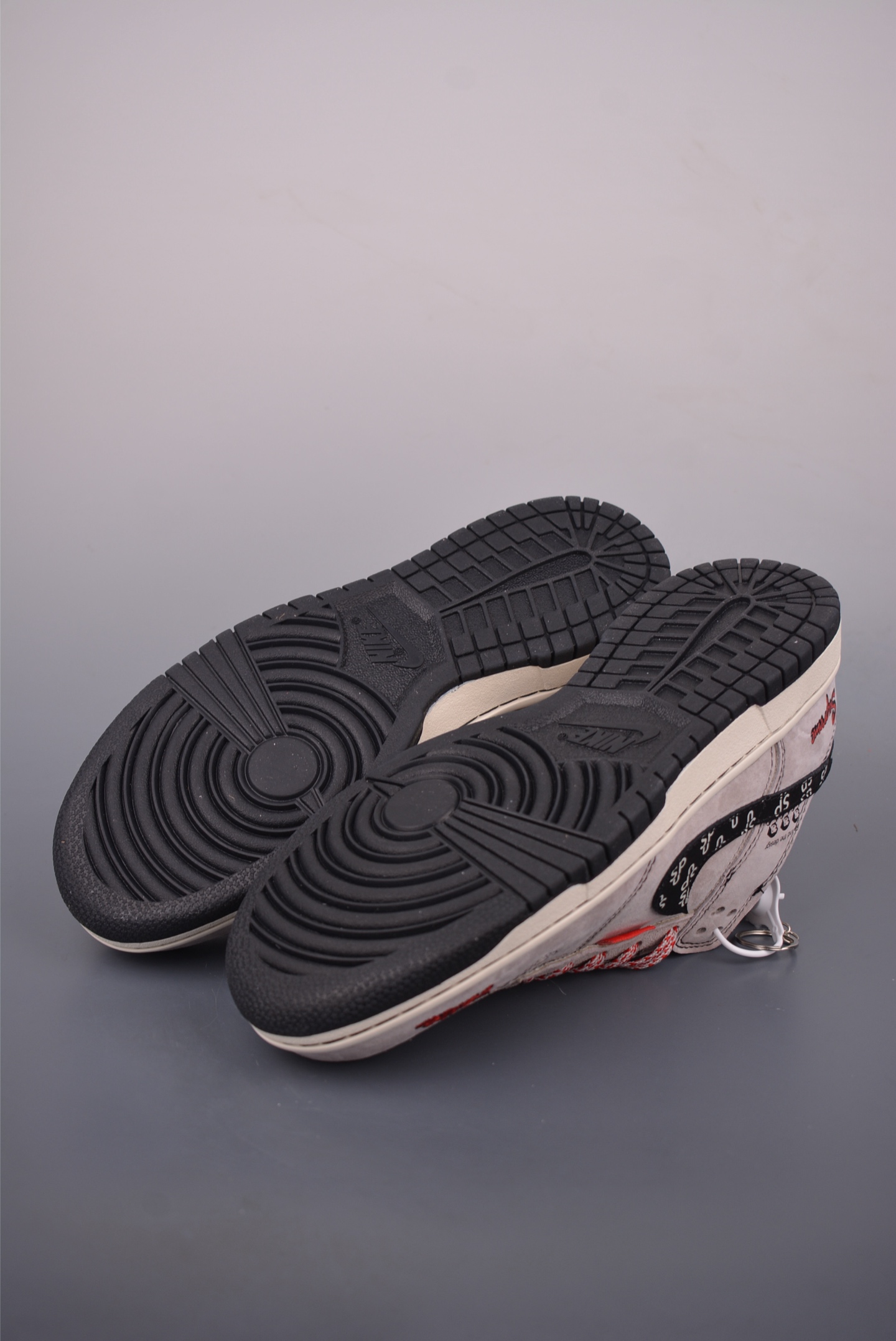 Nike SB Dunk Low Supreme Collaboration - Premium Quality & Comfort 3 i1758240774193 2554 0 2