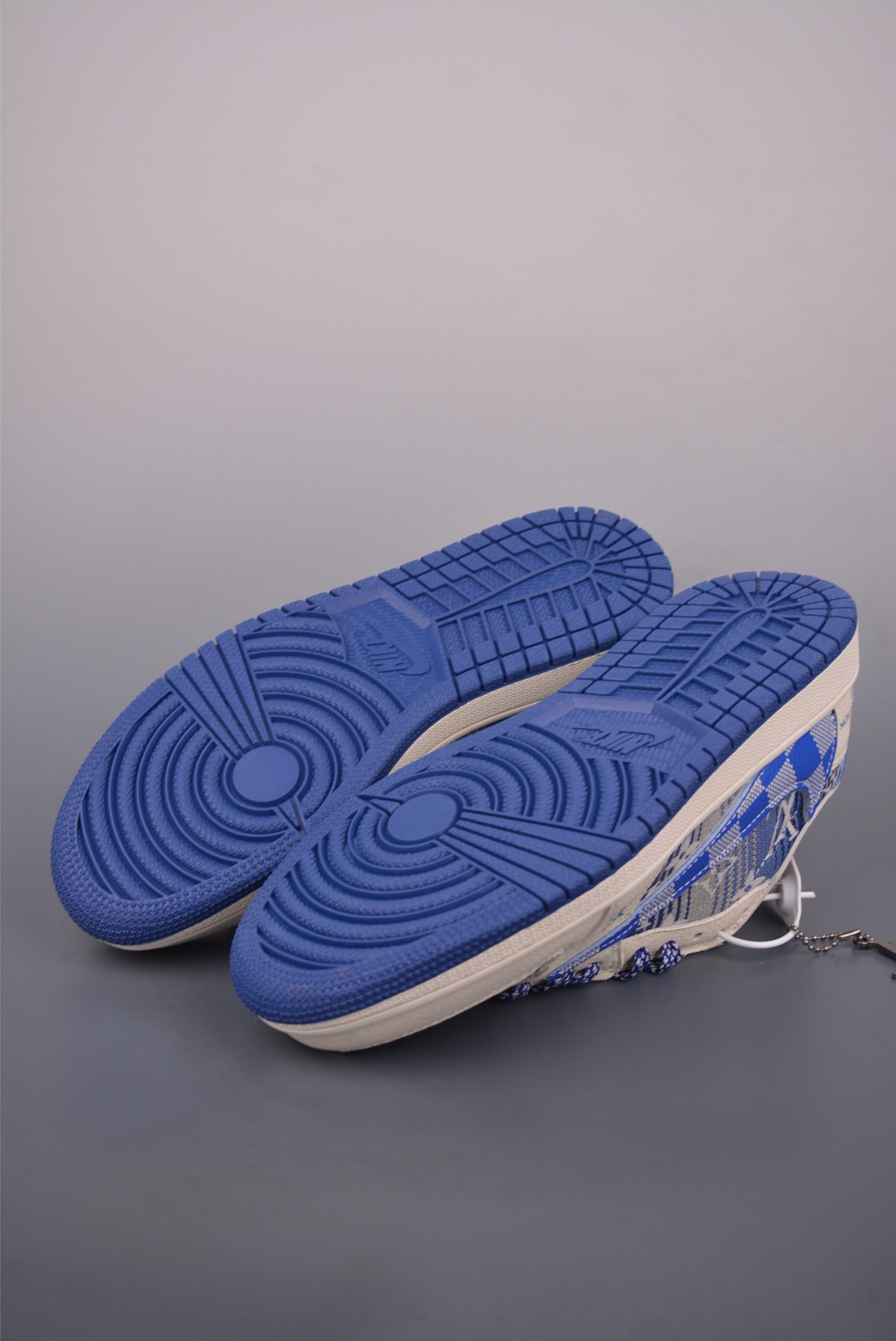 Louis Vuitton x Air Jordan 1 Low - Limited Edition Designer Sneakers 3 i1758240941770 3870 0 2