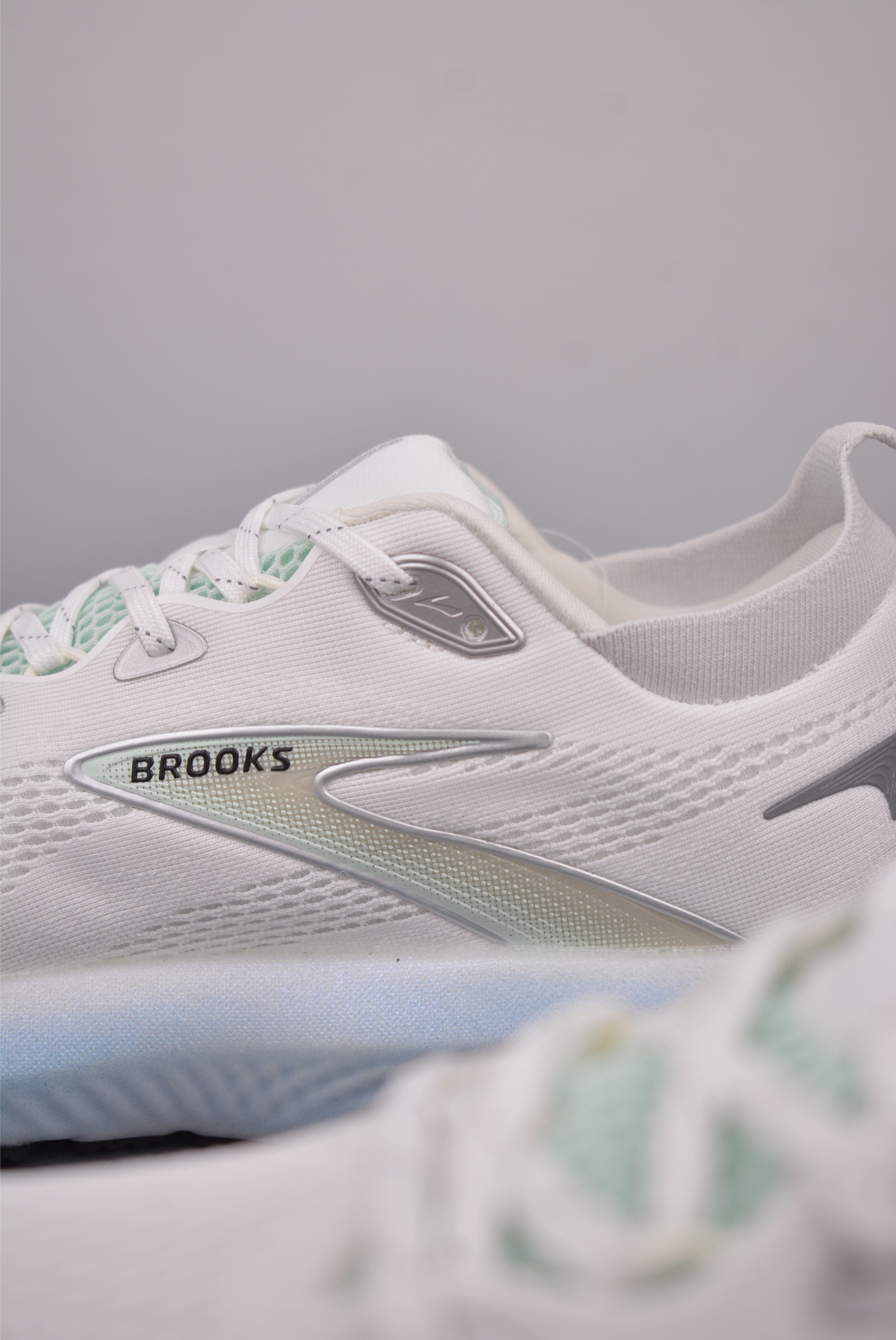 Brooks Glycerin 22: Lightweight, Breathable, and Cushioned Running Shoes for Women 9 i1758410688953 7298 0 7