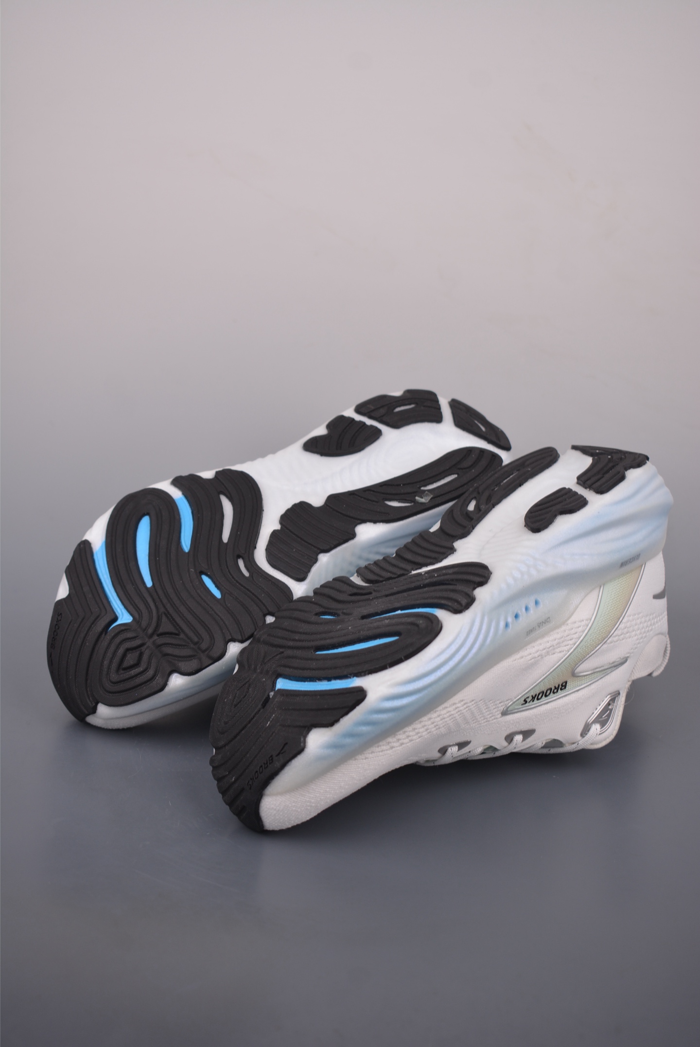 Brooks Glycerin 22: Lightweight, Breathable, and Cushioned Running Shoes for Women 4 i1758410688963 5662 0 2