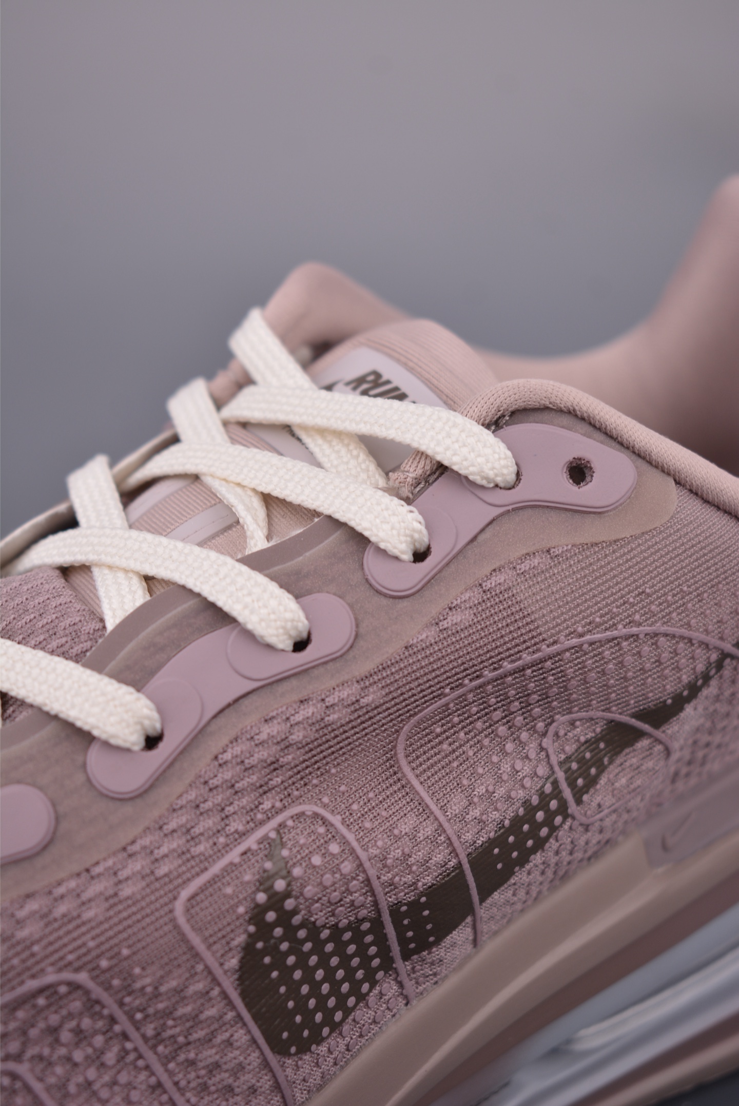 Nike Vomero Premium Air Cushion Running Shoes - Comfort, Style, and Performance 7 i1758413139795 124 0 6