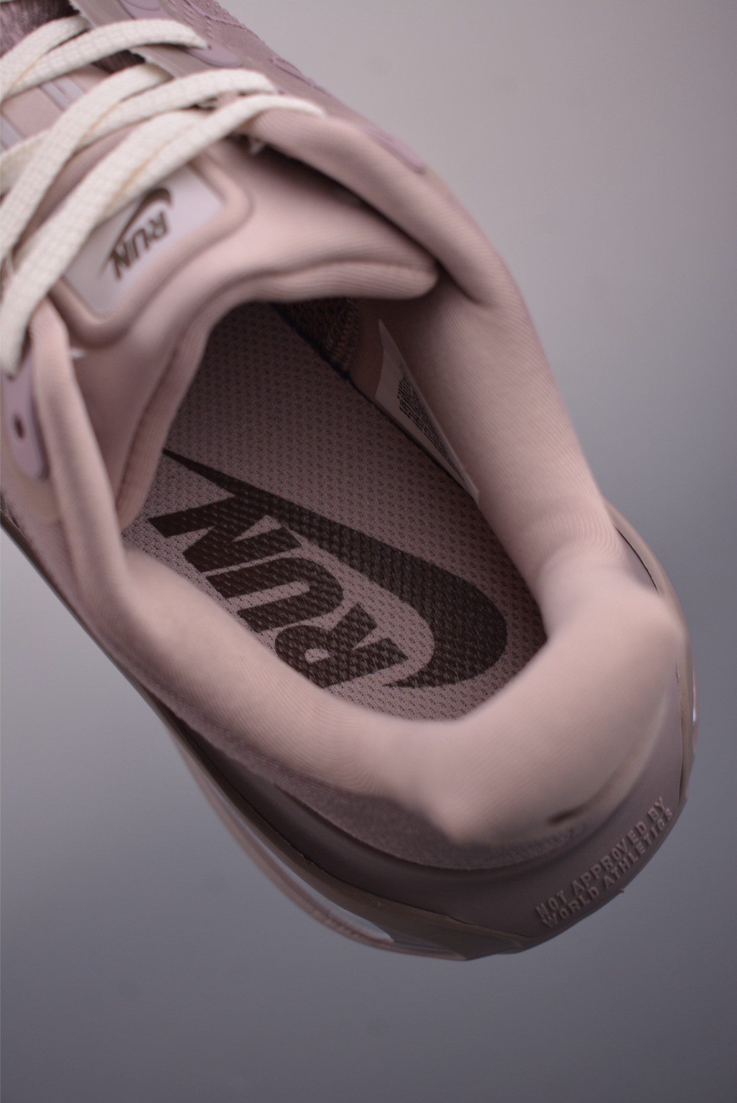 Nike Vomero Premium Air Cushion Running Shoes - Comfort, Style, and Performance 9 i1758413139880 5676 0 8
