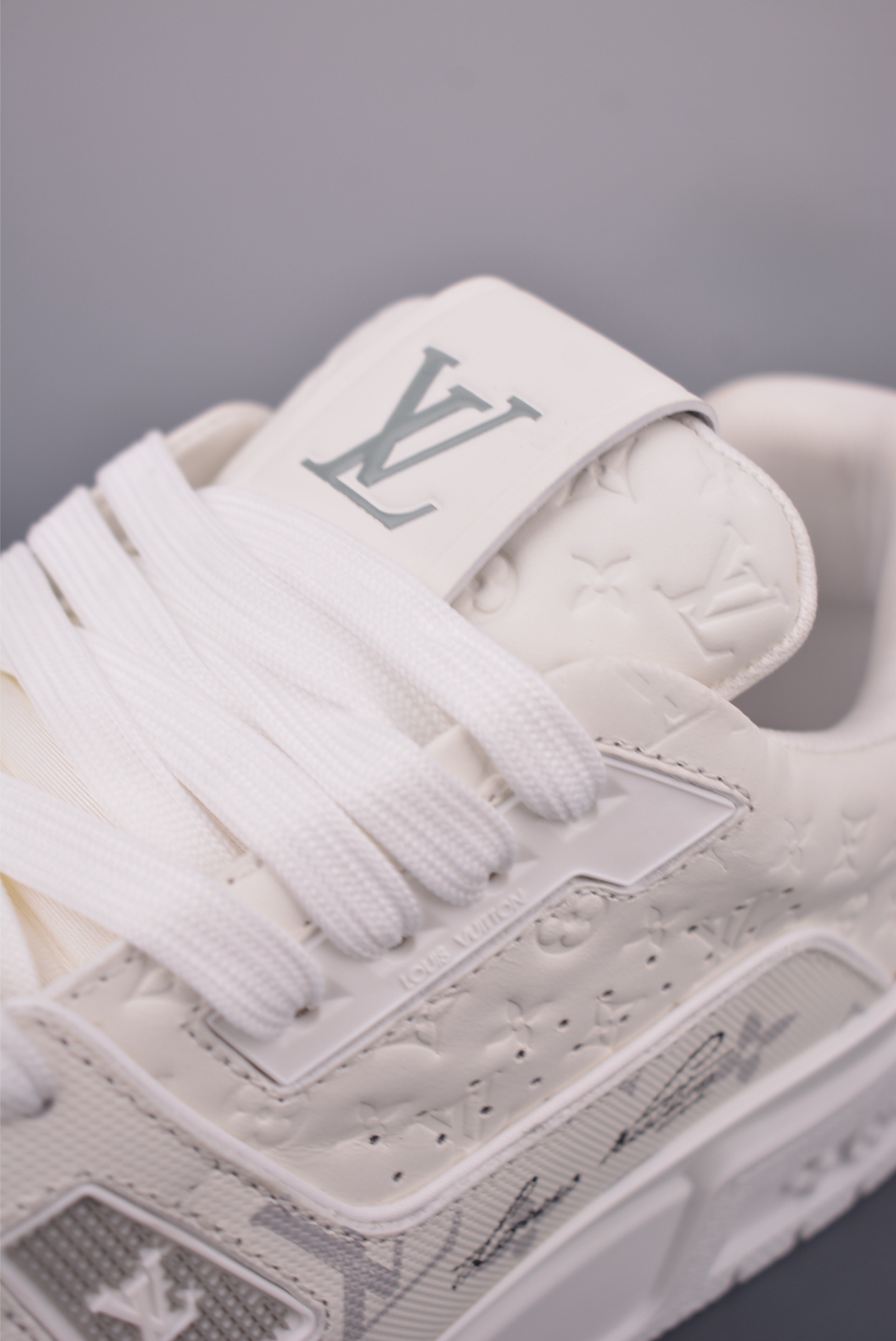 Louis Vuitton Trainer Sneaker White Leather Limited Edition Design Shoes 8 i1758413428913 416 0 6