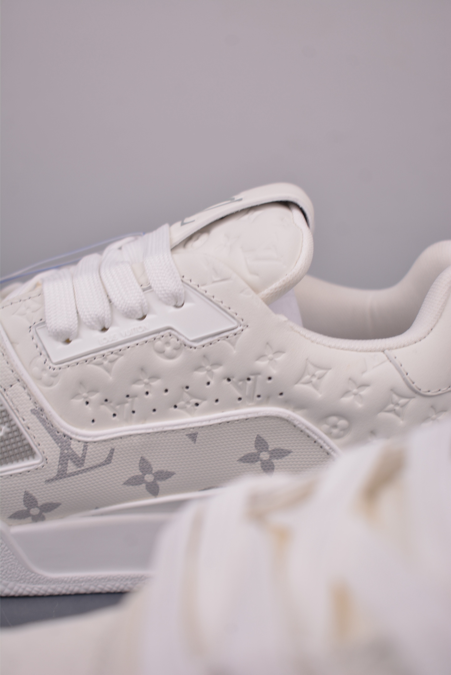 Louis Vuitton Trainer Sneaker White Leather Limited Edition Design Shoes 9 i1758413433244 4736 0 7