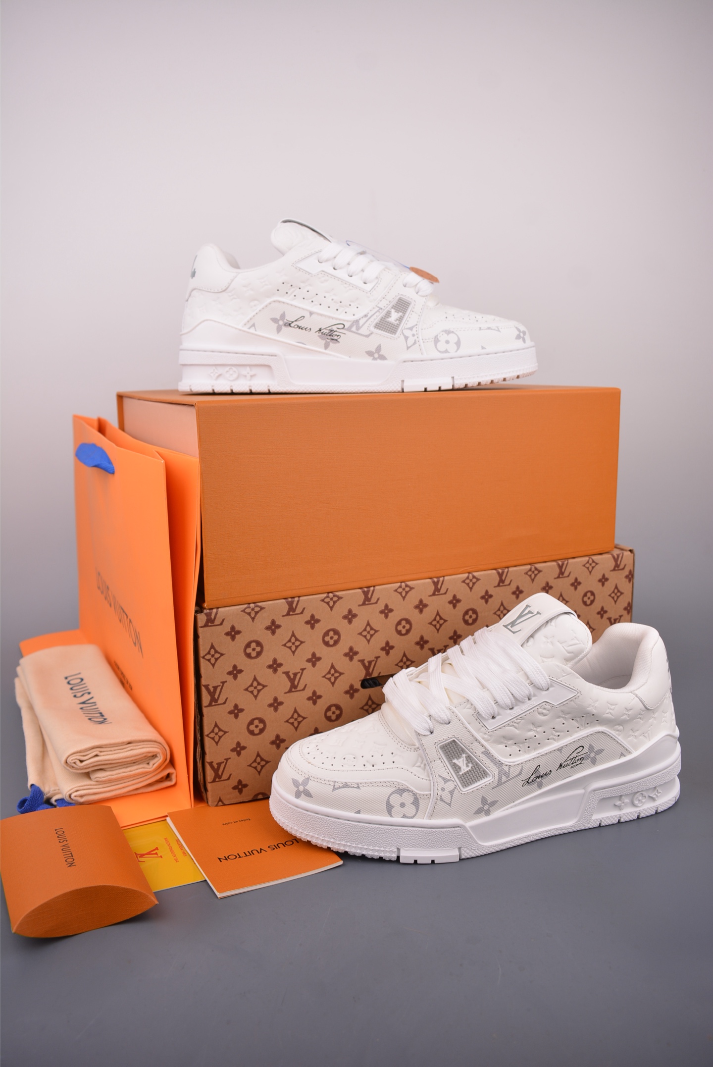 Louis Vuitton Trainer Sneaker White Leather Limited Edition Design Shoes 6 i1758413433333 6241 0 4