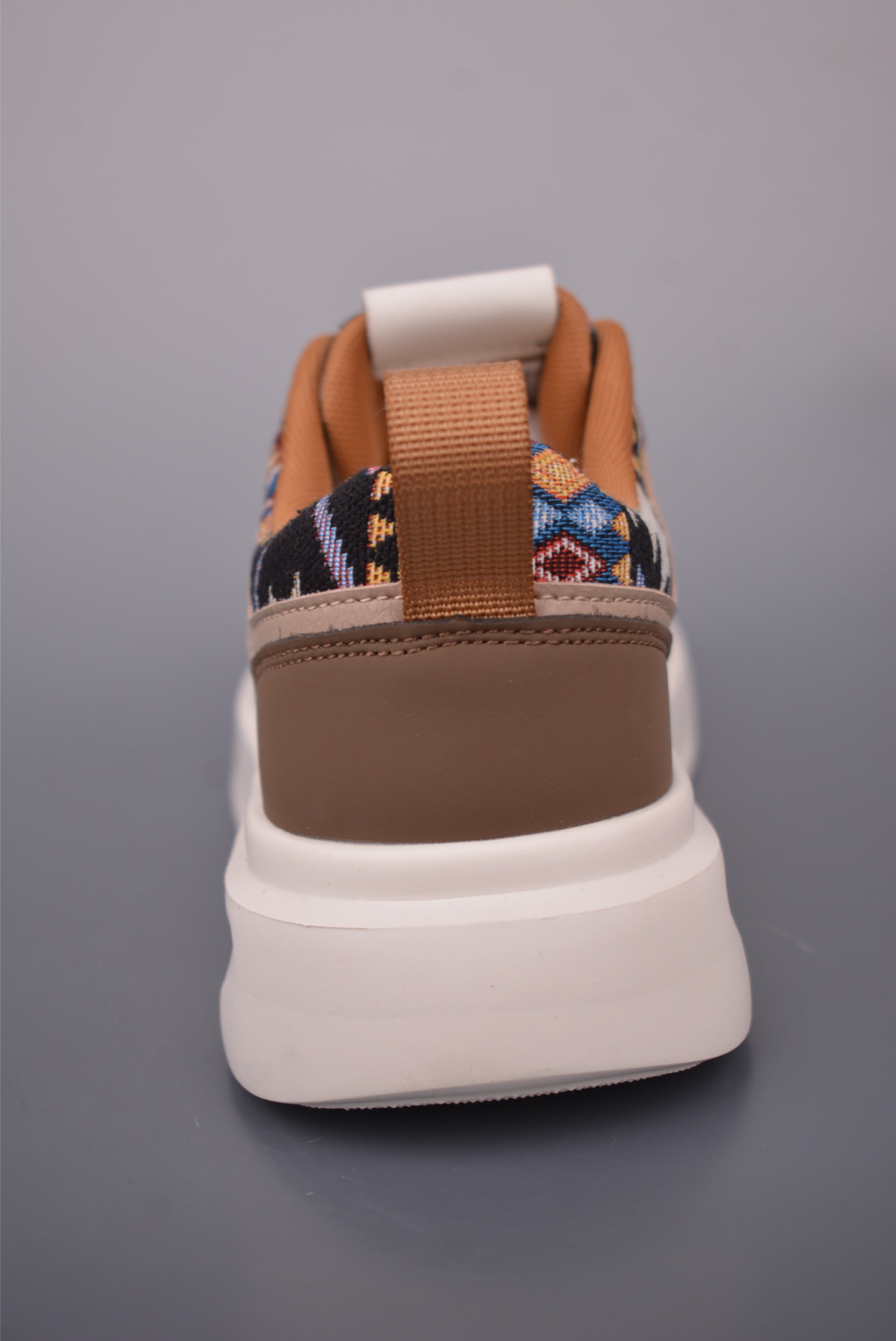 220 23ss FENDI芬迪潮流时尚低帮 休闲运动鞋系列 250902