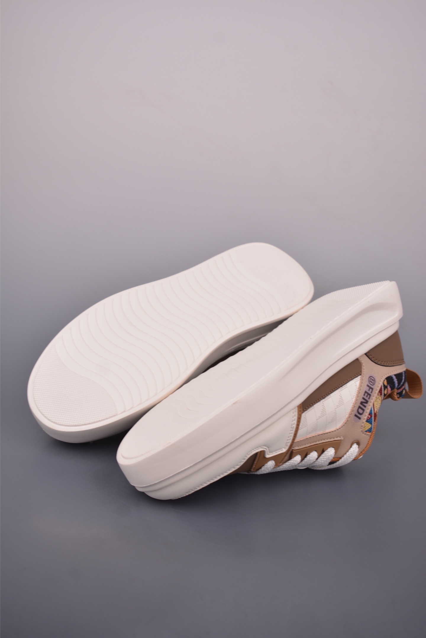 220 23ss FENDI芬迪潮流时尚低帮 休闲运动鞋系列 250902