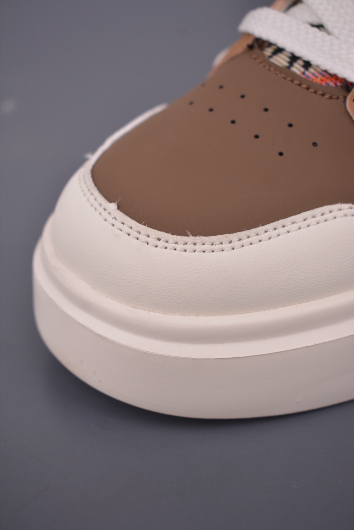 220 23ss FENDI芬迪潮流时尚低帮 休闲运动鞋系列 250902