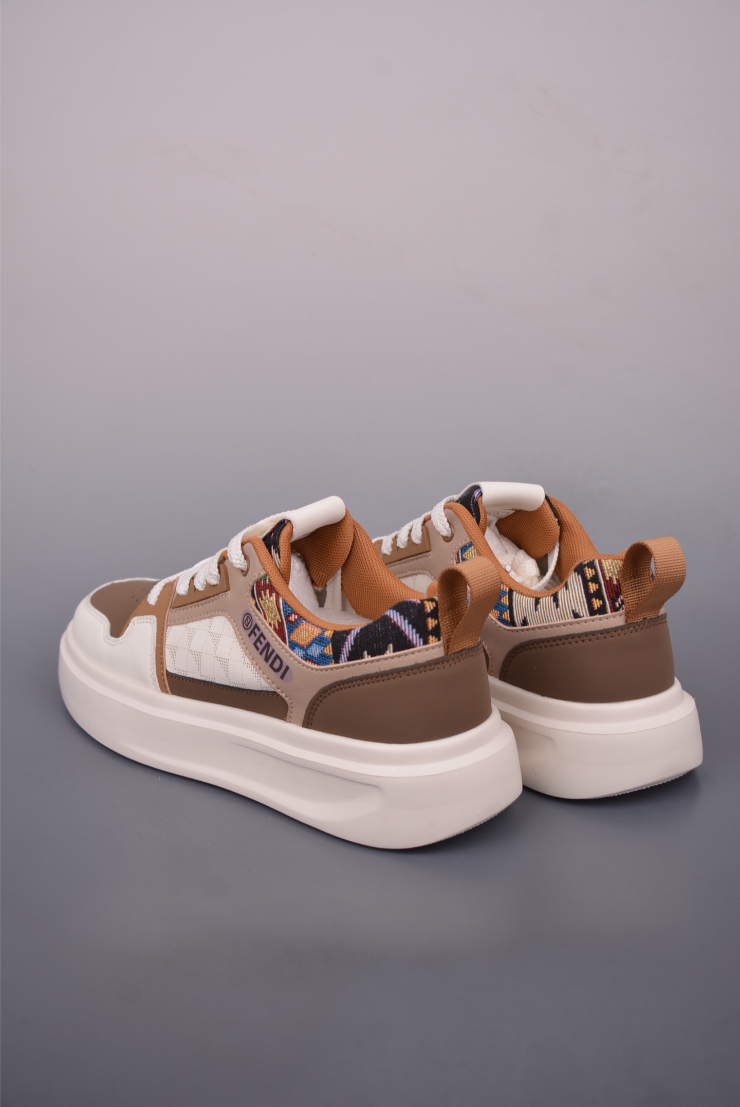 220 23ss FENDI芬迪潮流时尚低帮 休闲运动鞋系列 250902