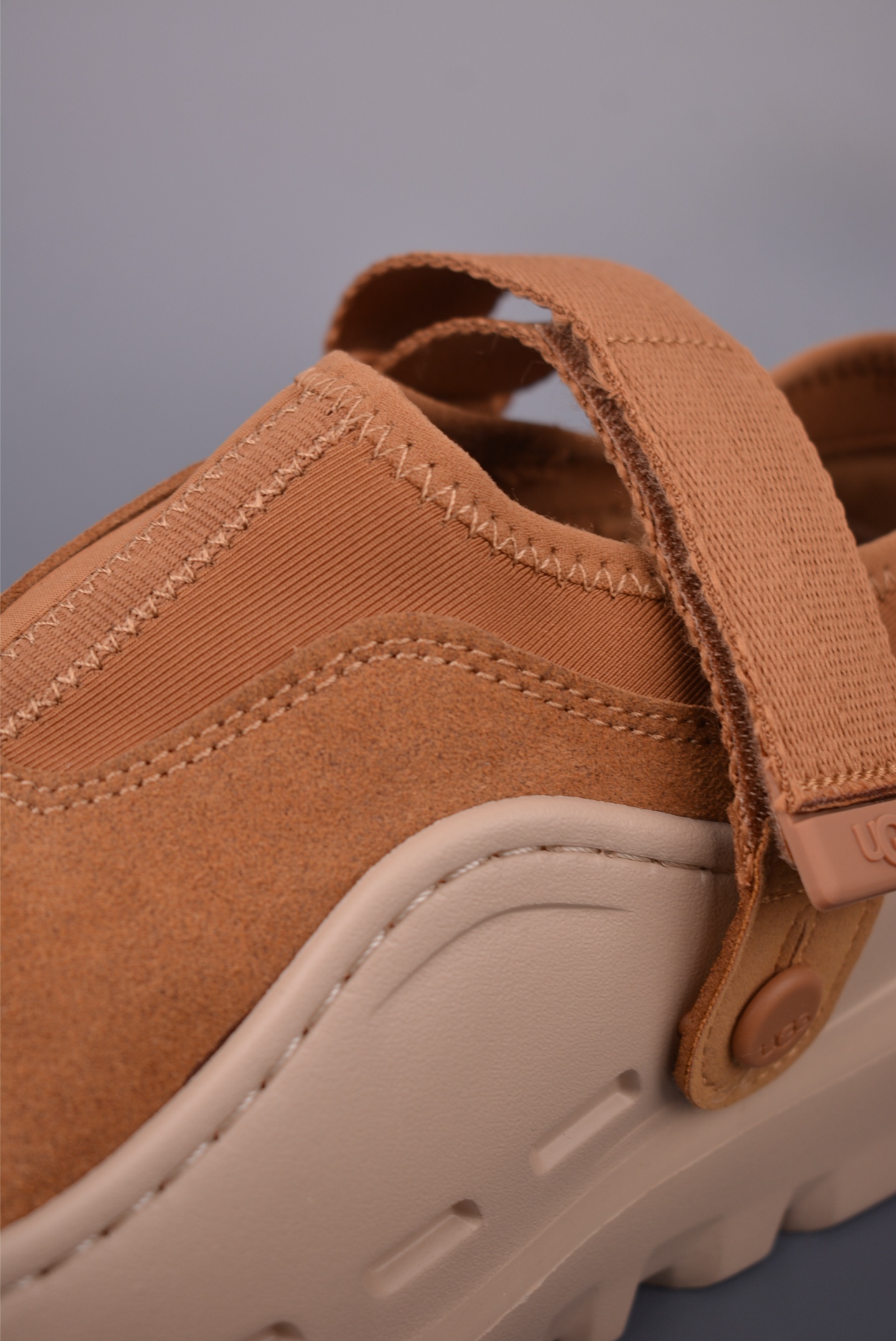 170 UGG秋季新款雪之答案SKTA 厚底增高舒适轻便透气洞洞鞋 1171355-Chinese UA Cheap High Quatity Brand Clothes Bags handbags Sneakers wholesale wholesaler seller from China Factory suppliers Fashion Clothing Shoes best Quality Beautiful Price 170 UGG秋季新款雪之答案SKTA 厚底增高舒适轻便透气洞洞鞋 1171355