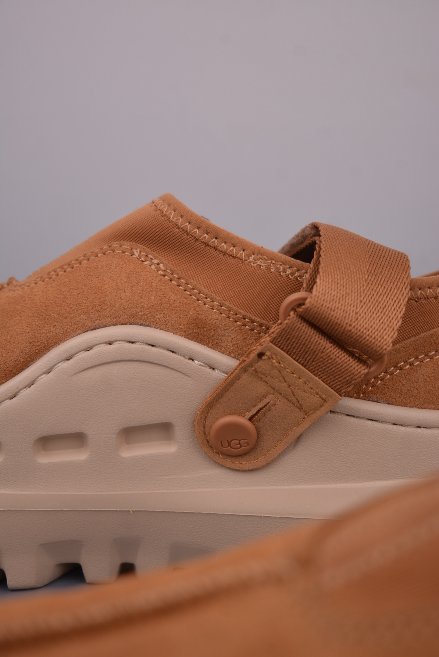 170 UGG秋季新款雪之答案SKTA 厚底增高舒适轻便透气洞洞鞋 1171355-Chinese UA Cheap High Quatity Brand Clothes Bags handbags Sneakers wholesale wholesaler seller from China Factory suppliers Fashion Clothing Shoes best Quality Beautiful Price 170 UGG秋季新款雪之答案SKTA 厚底增高舒适轻便透气洞洞鞋 1171355