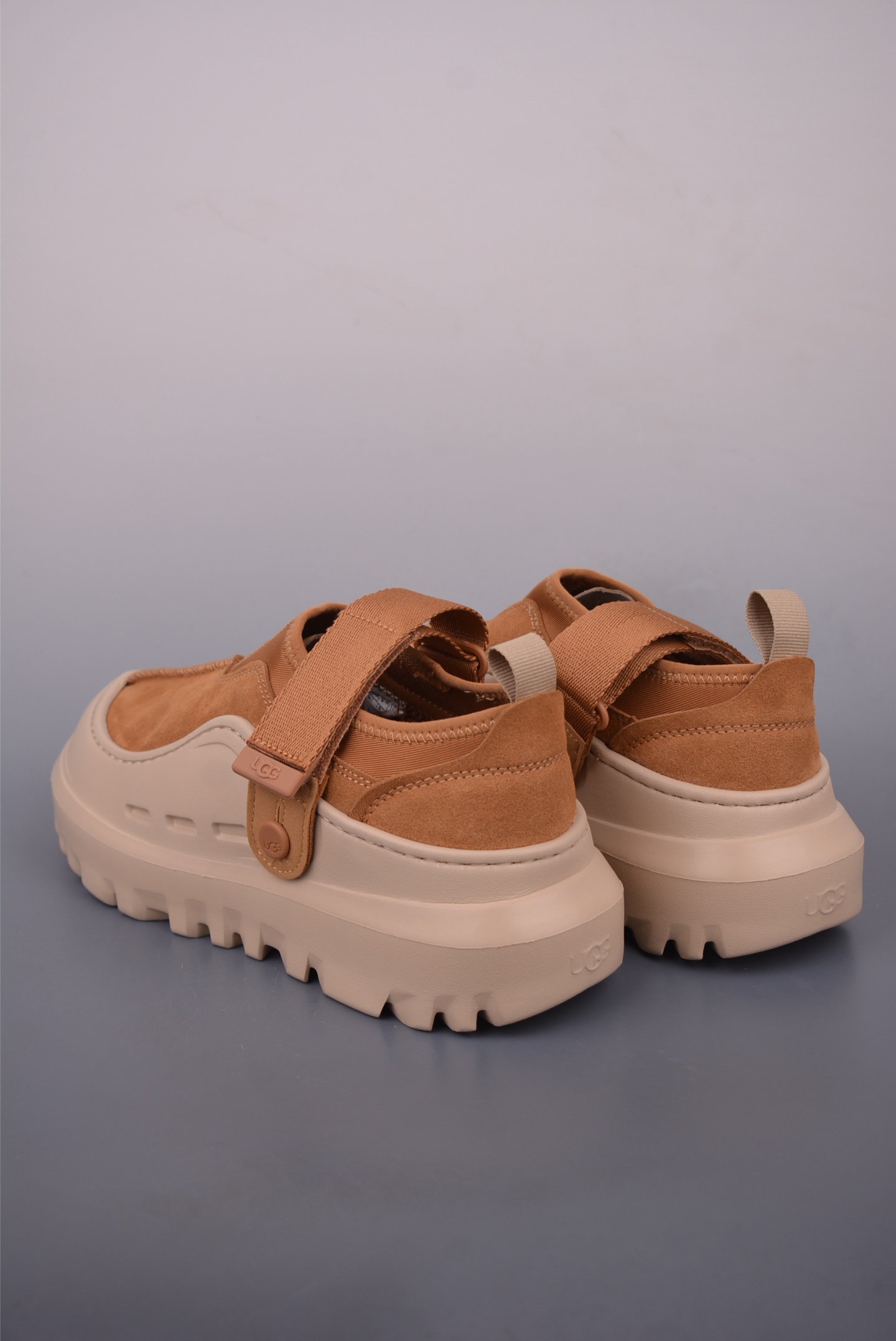 170 UGG秋季新款雪之答案SKTA 厚底增高舒适轻便透气洞洞鞋 1171355-Chinese UA Cheap High Quatity Brand Clothes Bags handbags Sneakers wholesale wholesaler seller from China Factory suppliers Fashion Clothing Shoes best Quality Beautiful Price 170 UGG秋季新款雪之答案SKTA 厚底增高舒适轻便透气洞洞鞋 1171355