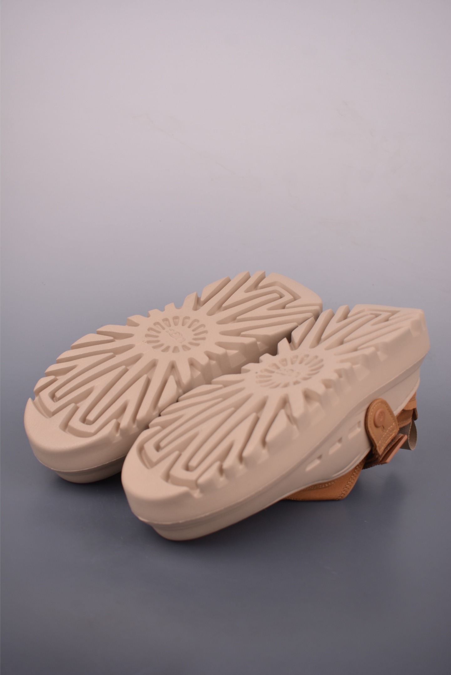 170 UGG秋季新款雪之答案SKTA 厚底增高舒适轻便透气洞洞鞋 1171355-Chinese UA Cheap High Quatity Brand Clothes Bags handbags Sneakers wholesale wholesaler seller from China Factory suppliers Fashion Clothing Shoes best Quality Beautiful Price 170 UGG秋季新款雪之答案SKTA 厚底增高舒适轻便透气洞洞鞋 1171355