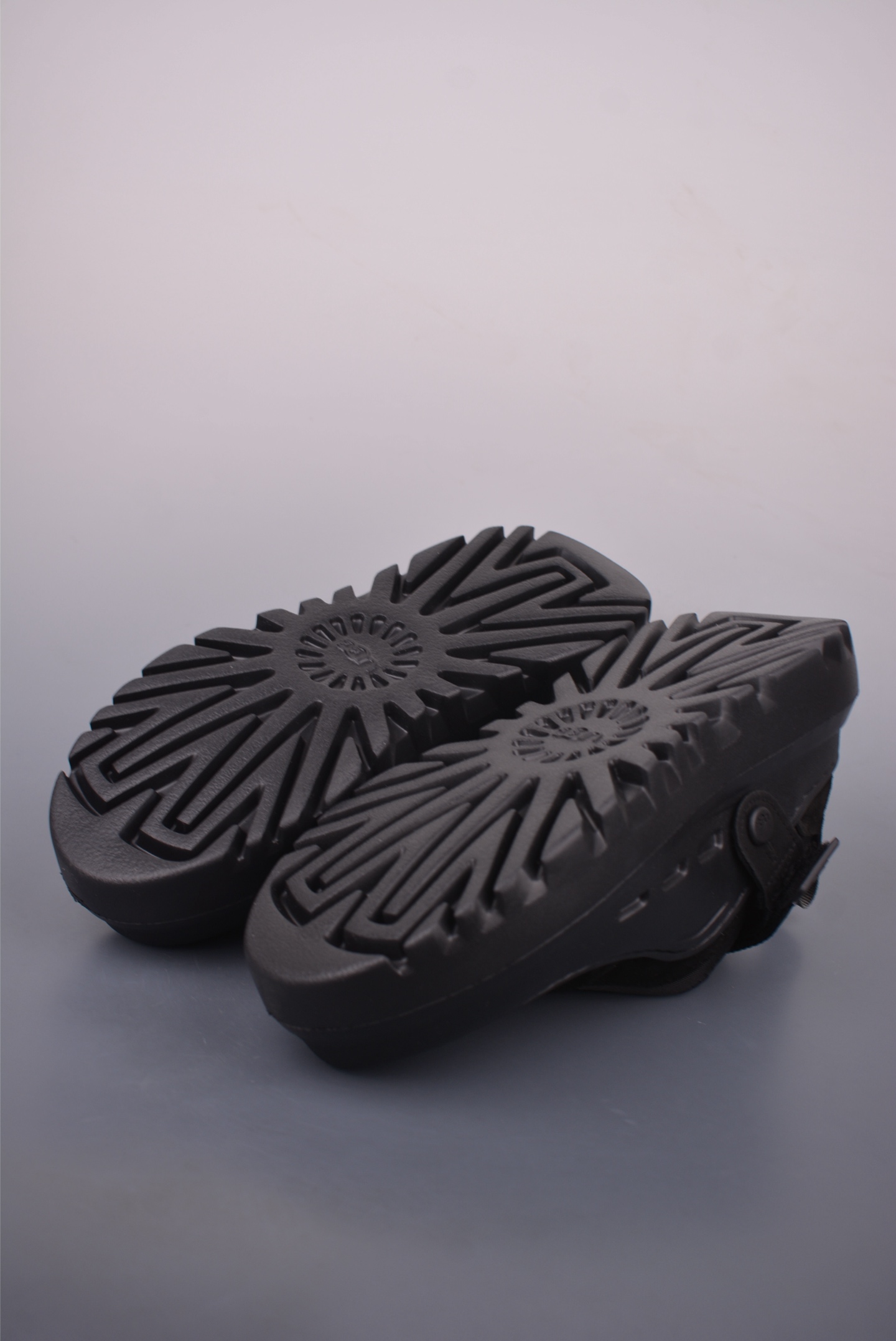 UGG SKTA Clogs: Comfortable, Lightweight, and Breathable Slip-On Shoes 4 i1758497358567 3923 0 2