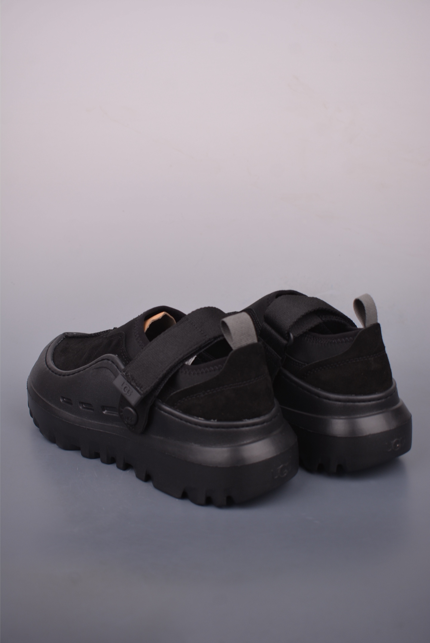 UGG SKTA Clogs: Comfortable, Lightweight, and Breathable Slip-On Shoes 3 i1758497358577 6182 0 1