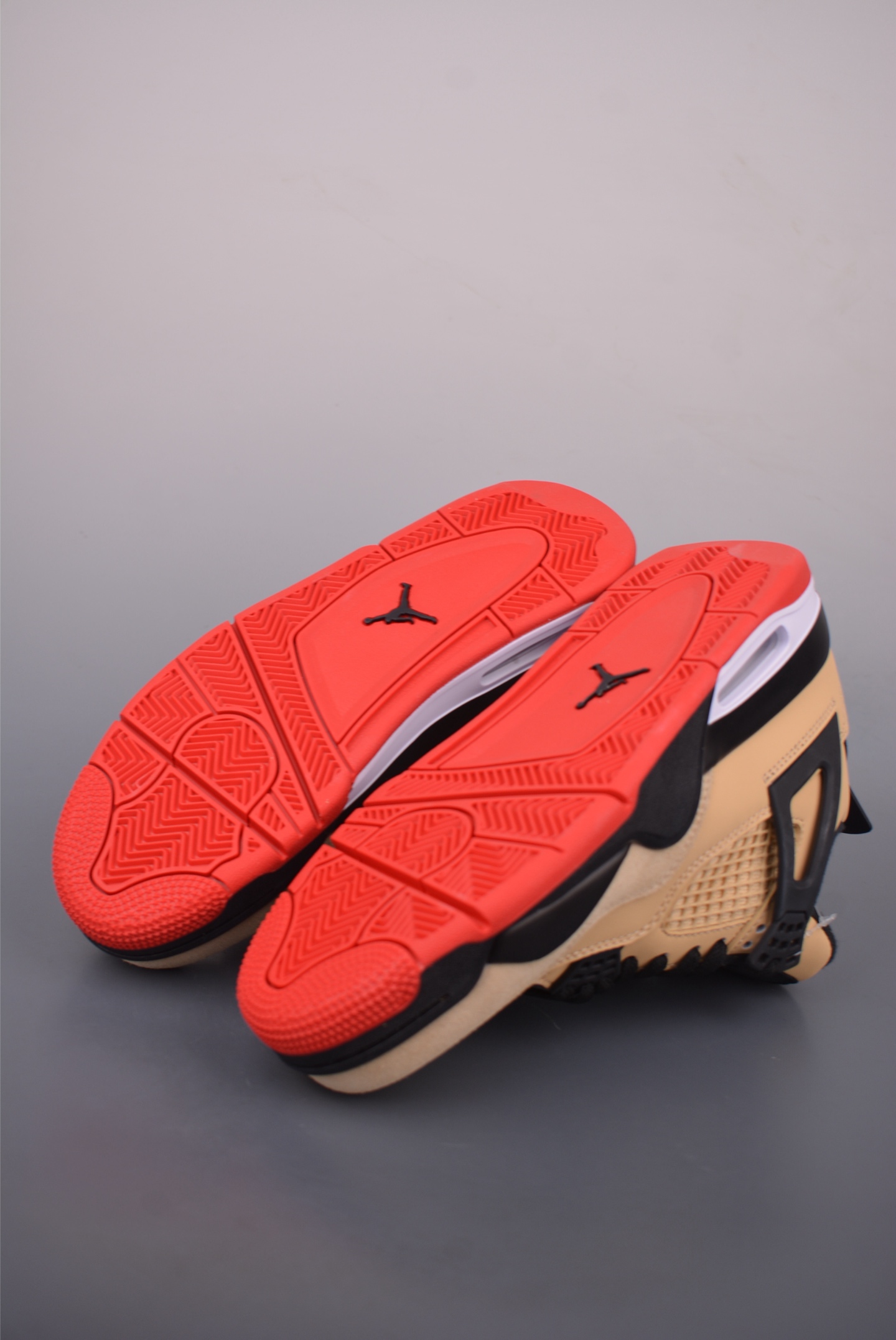Air Jordan 4 Retro: Iconic Style, Superior Comfort, and Unbeatable Performance 4 i1758583183578 1267 0 2
