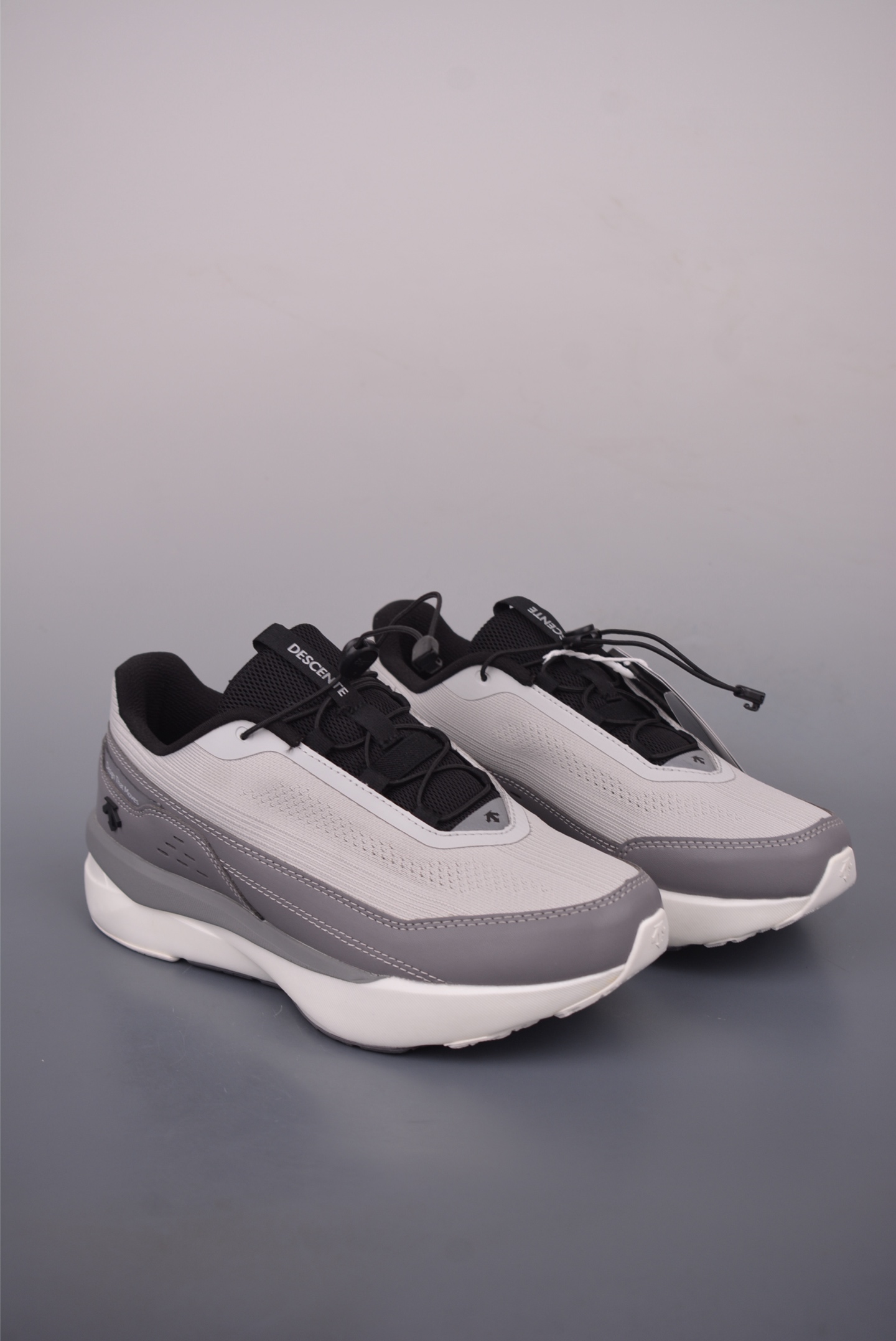 Descente SNOW DF 2.0 Lightweight Cushioned Trail Running Shoes for Men 1 i1758583464750 5184 0 0