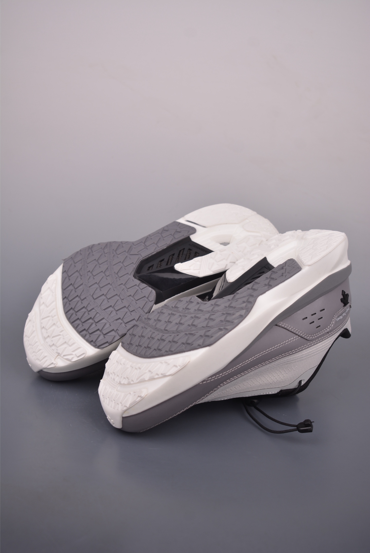 Descente SNOW DF 2.0 Lightweight Cushioned Trail Running Shoes for Men 3 i1758583467284 1212 0 2