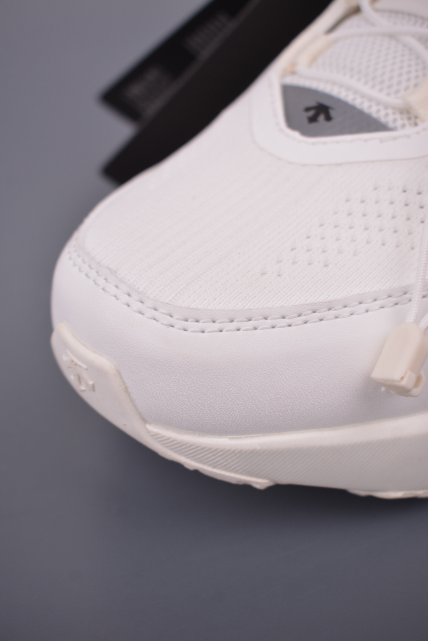 Descente SNOW DF 2.0: Lightweight, Cushioned, Breathable Trail Running Shoes 6 i1758583488078 1209 0 5