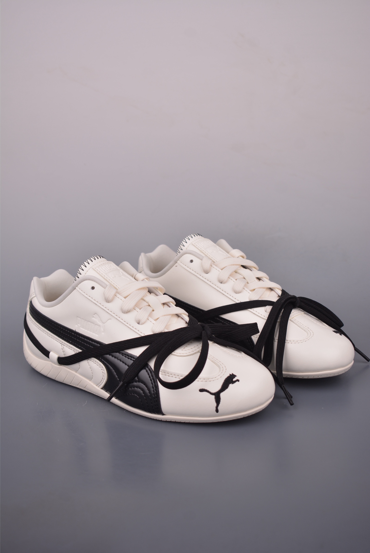 💰200 
彪马 Rose x PUMA彪马 Speedcat LS联名系列 
薄底赛车 德训双鞋带休闲鞋 升级充正版本 
融合了ROSE与生俱米的率性魅力与运动垄格
加衬鞋领 柔软不易磨脚
橡胶薄底 轻盈贴地 舒适耐磨
优质皮革与刺绣美洲狮标志相得益彰
官方货号: 4043902622
尺码:36 37 37.5 38 38.5 39 40 40.5 41 42 42.5 43 44 45