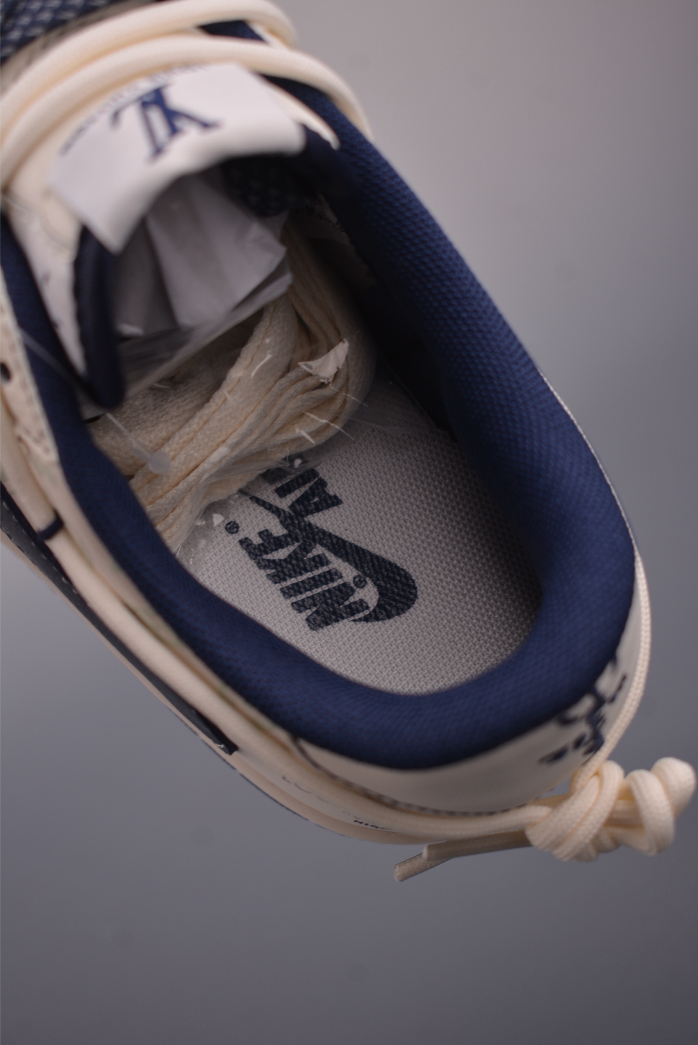 Fragment x Travis Scott x Louis Vuitton Air Jordan 1 Low, Premium Design Sneaker 9 i1758584248954 1028 0 8
