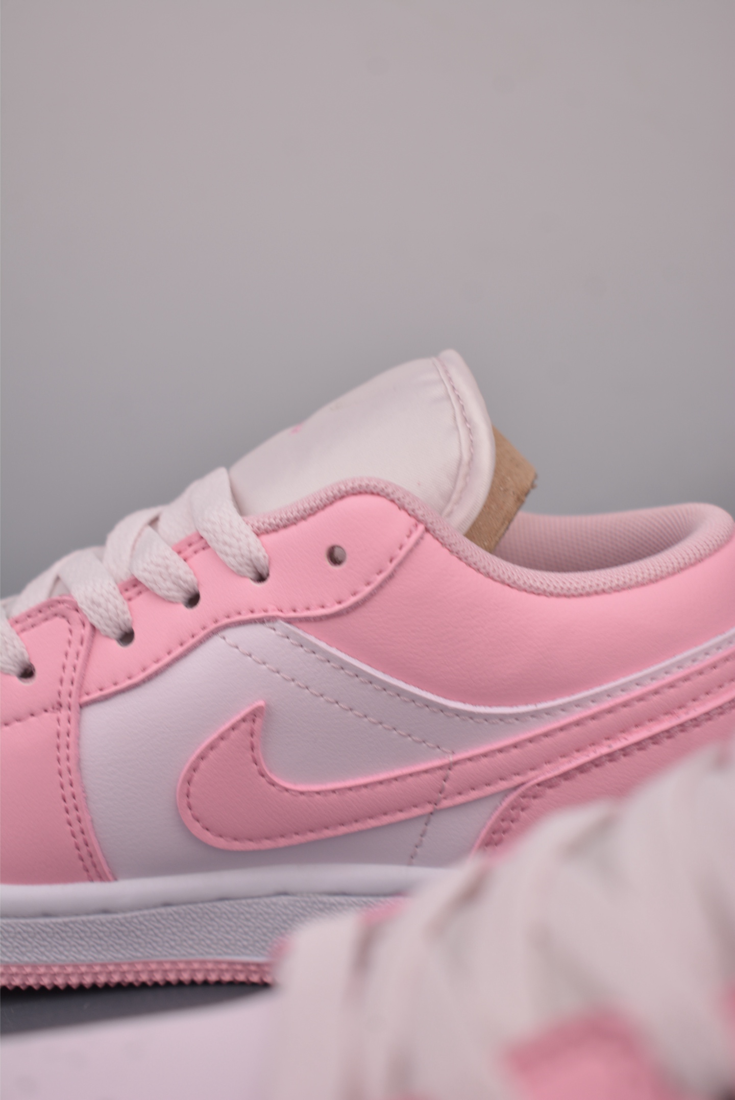 200 Air Jordan 1 Low 白粉 AJ1乔1低帮休闲板鞋 553560-614-Chinese UA Cheap High Quatity Brand Clothes Bags handbags Sneakers wholesale wholesaler seller from China Factory suppliers Fashion Clothing Shoes best Quality Beautiful Price 200 Air Jordan 1 Low 白粉 AJ1乔1低帮休闲板鞋 553560-614