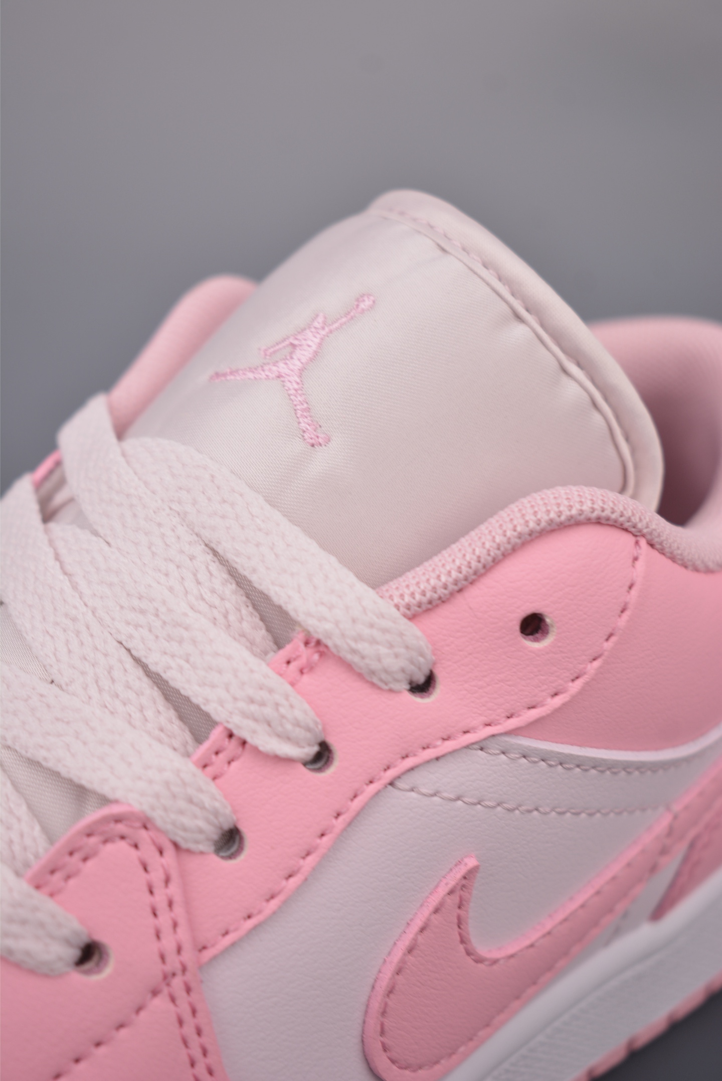 200 Air Jordan 1 Low 白粉 AJ1乔1低帮休闲板鞋 553560-614-Chinese UA Cheap High Quatity Brand Clothes Bags handbags Sneakers wholesale wholesaler seller from China Factory suppliers Fashion Clothing Shoes best Quality Beautiful Price 200 Air Jordan 1 Low 白粉 AJ1乔1低帮休闲板鞋 553560-614