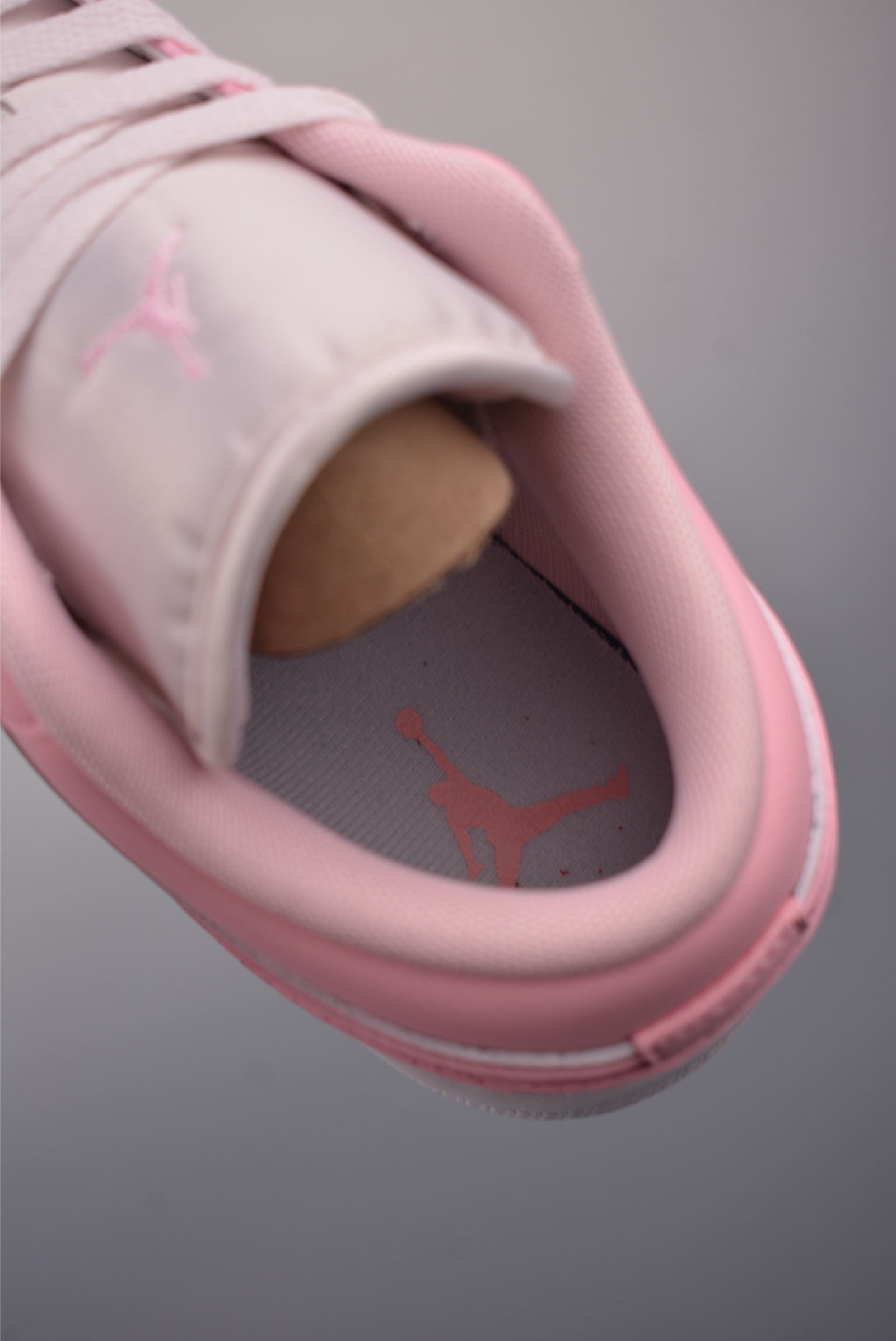 200 Air Jordan 1 Low 白粉 AJ1乔1低帮休闲板鞋 553560-614-Chinese UA Cheap High Quatity Brand Clothes Bags handbags Sneakers wholesale wholesaler seller from China Factory suppliers Fashion Clothing Shoes best Quality Beautiful Price 200 Air Jordan 1 Low 白粉 AJ1乔1低帮休闲板鞋 553560-614