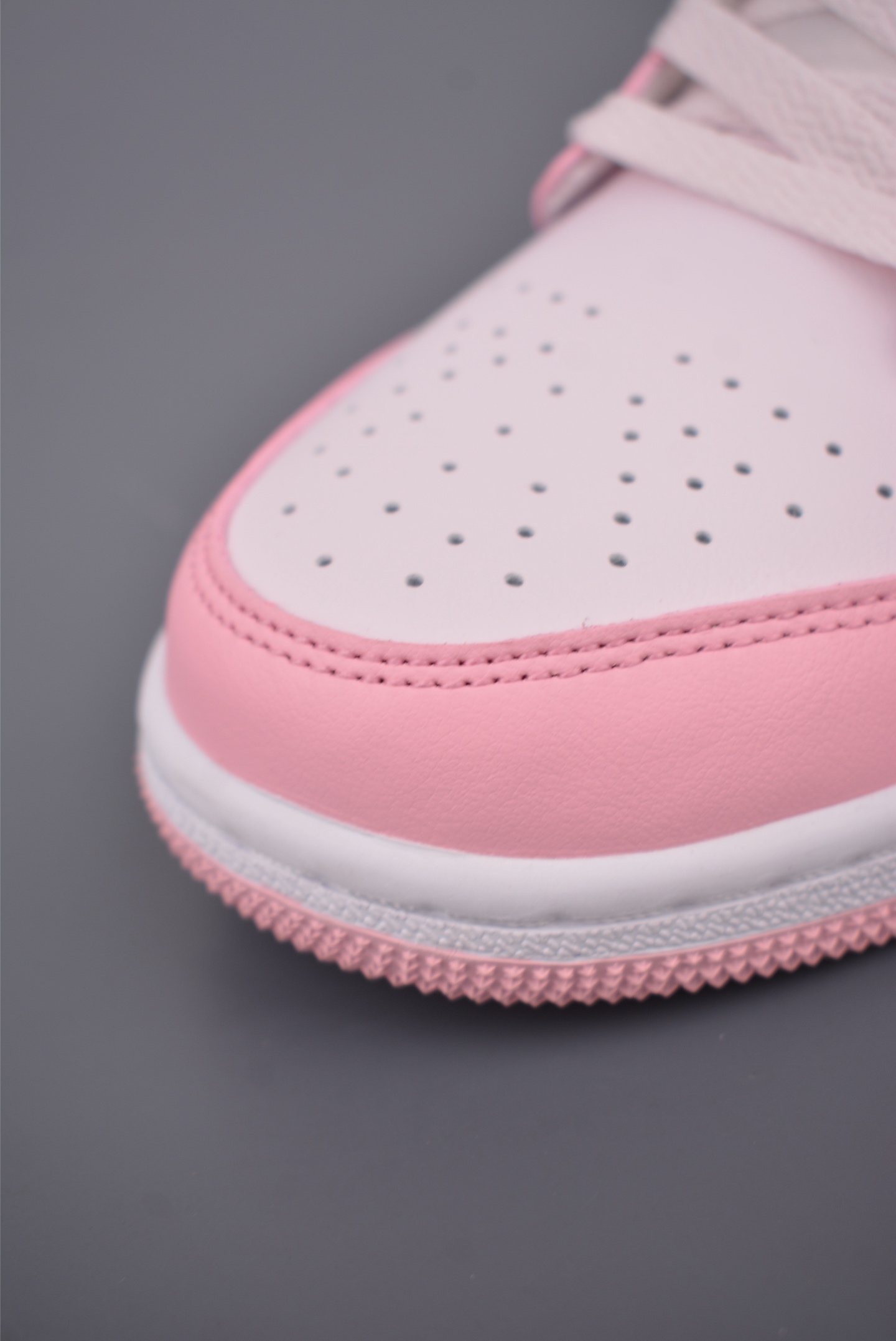 200 Air Jordan 1 Low 白粉 AJ1乔1低帮休闲板鞋 553560-614-Chinese UA Cheap High Quatity Brand Clothes Bags handbags Sneakers wholesale wholesaler seller from China Factory suppliers Fashion Clothing Shoes best Quality Beautiful Price 200 Air Jordan 1 Low 白粉 AJ1乔1低帮休闲板鞋 553560-614