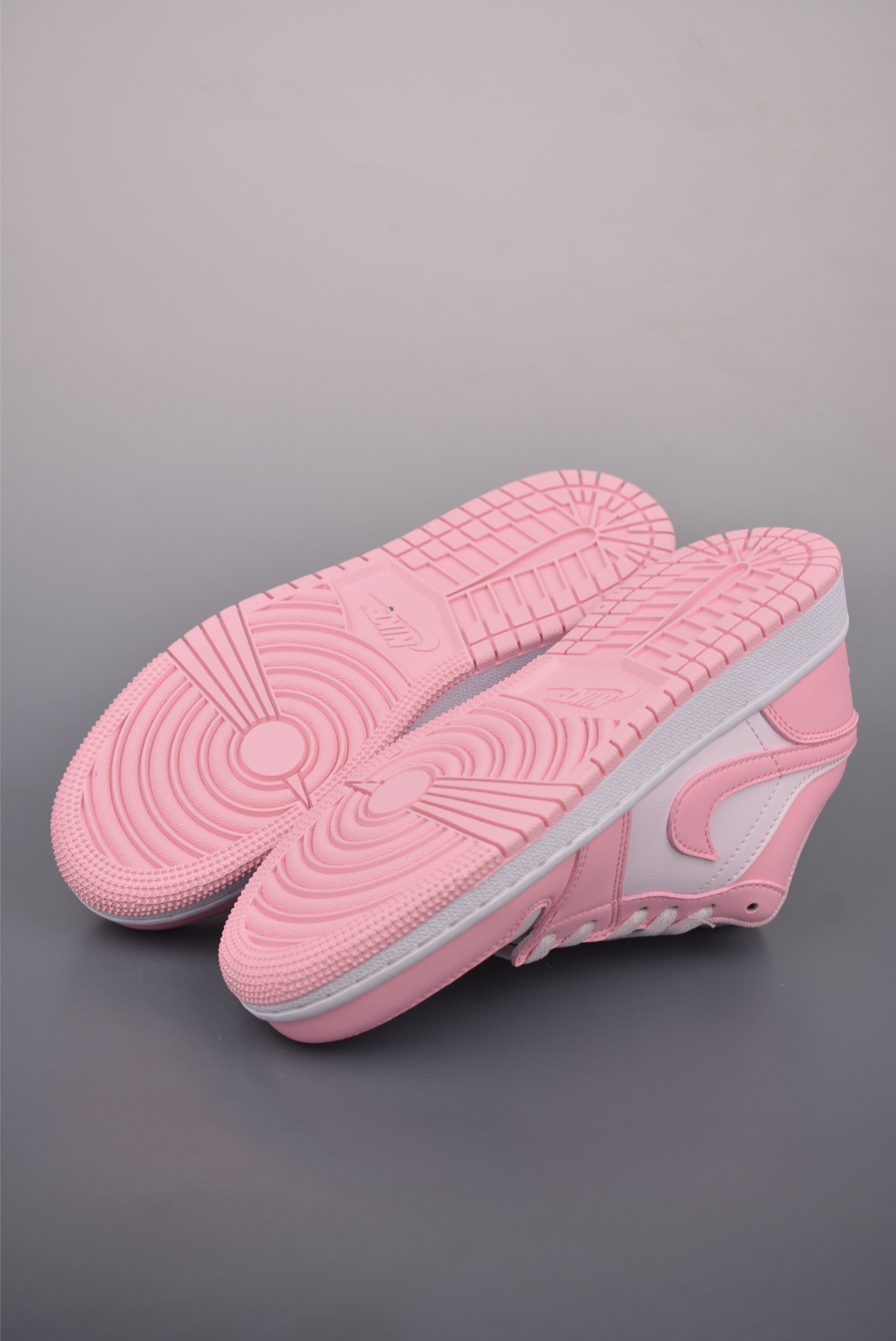 200 Air Jordan 1 Low 白粉 AJ1乔1低帮休闲板鞋 553560-614-Chinese UA Cheap High Quatity Brand Clothes Bags handbags Sneakers wholesale wholesaler seller from China Factory suppliers Fashion Clothing Shoes best Quality Beautiful Price 200 Air Jordan 1 Low 白粉 AJ1乔1低帮休闲板鞋 553560-614