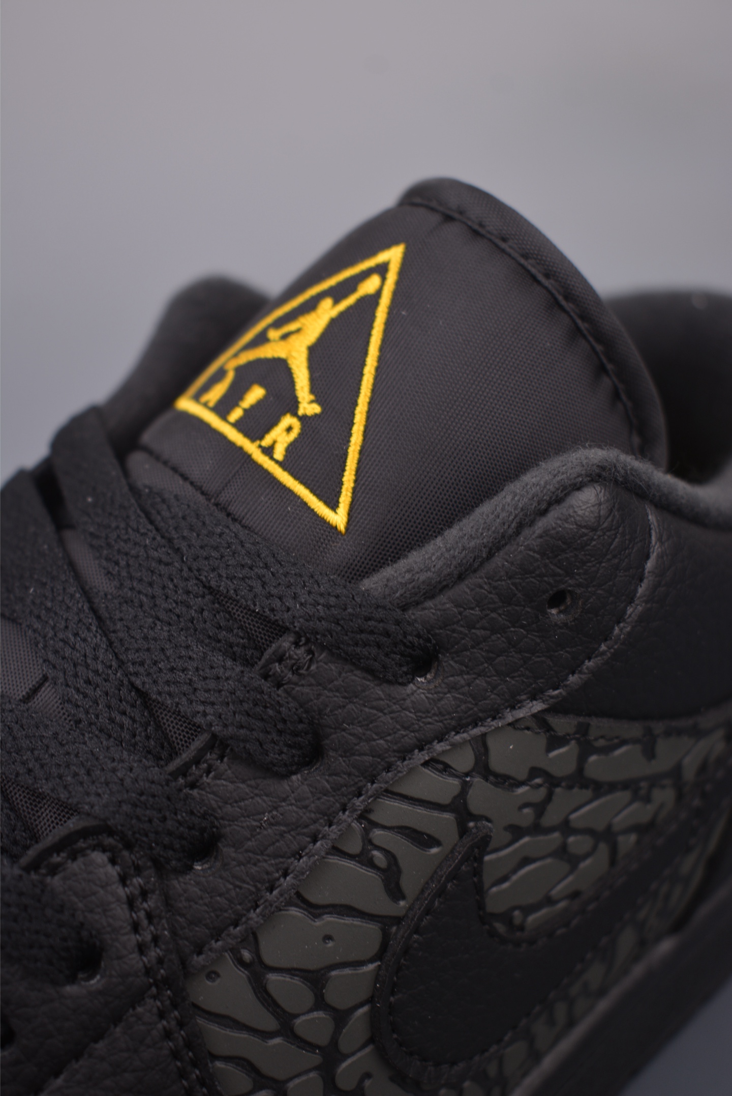 200 Air Jordan 1 Low 黑金爆裂纹 AJ1乔1低帮休闲板鞋 IM6568-010