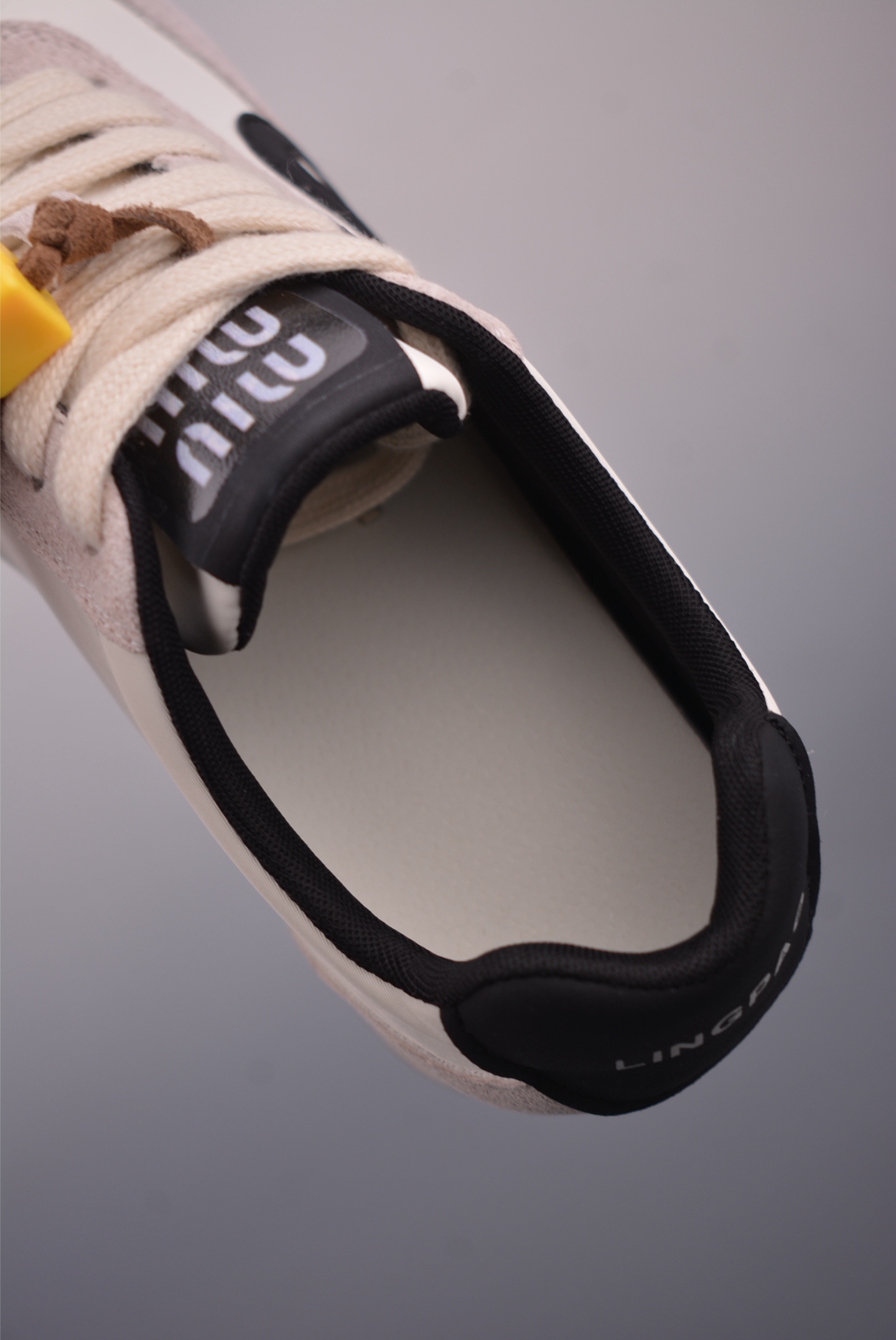 260 MIU MIU 缪缪 Sko A/S新款 颜值担当火爆款 厚底老爹鞋 20250913