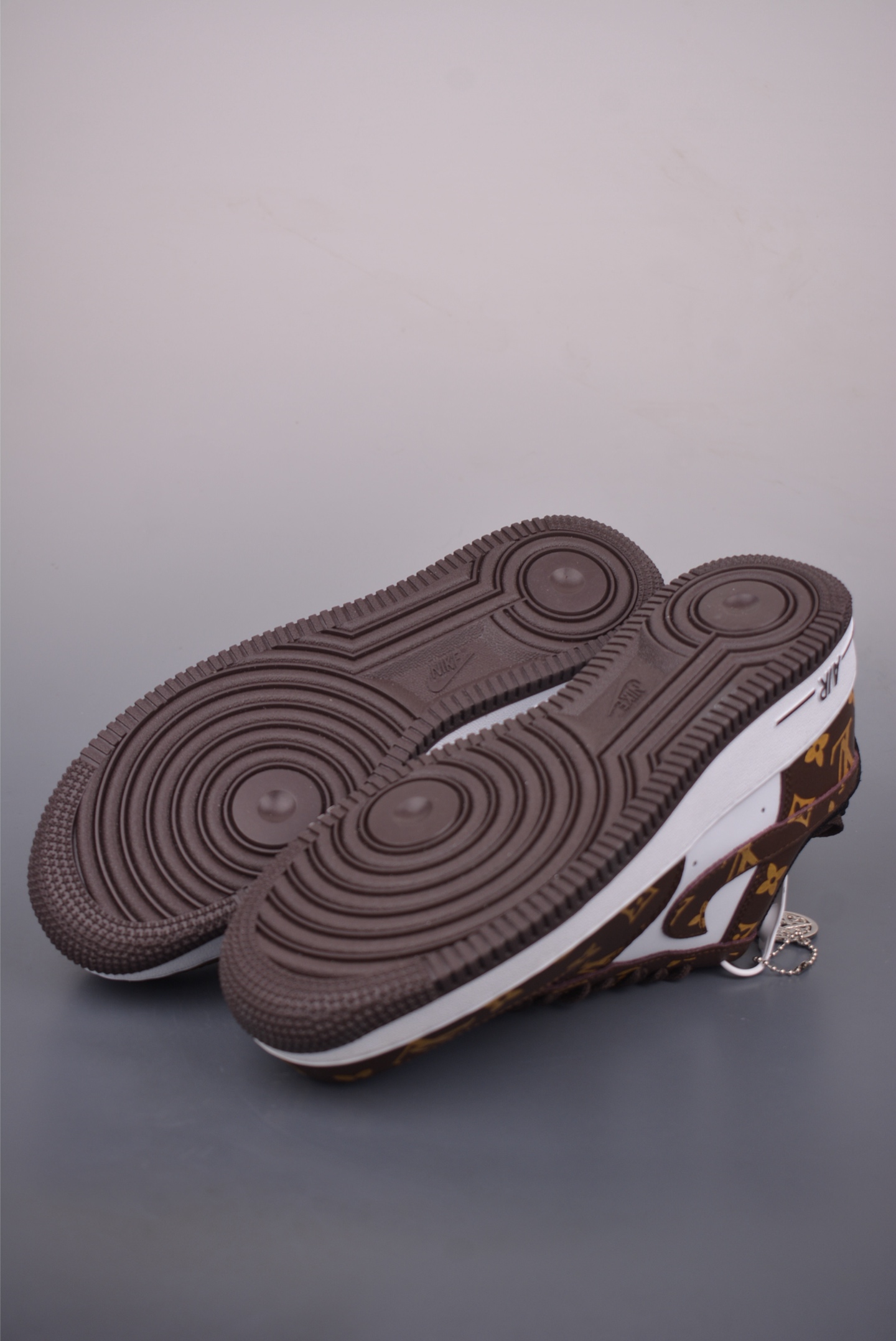 Nike Air Force 1 Low Louis Vuitton Custom Sneakers - Limited Edition 3 i1758670260113 1976 0 2