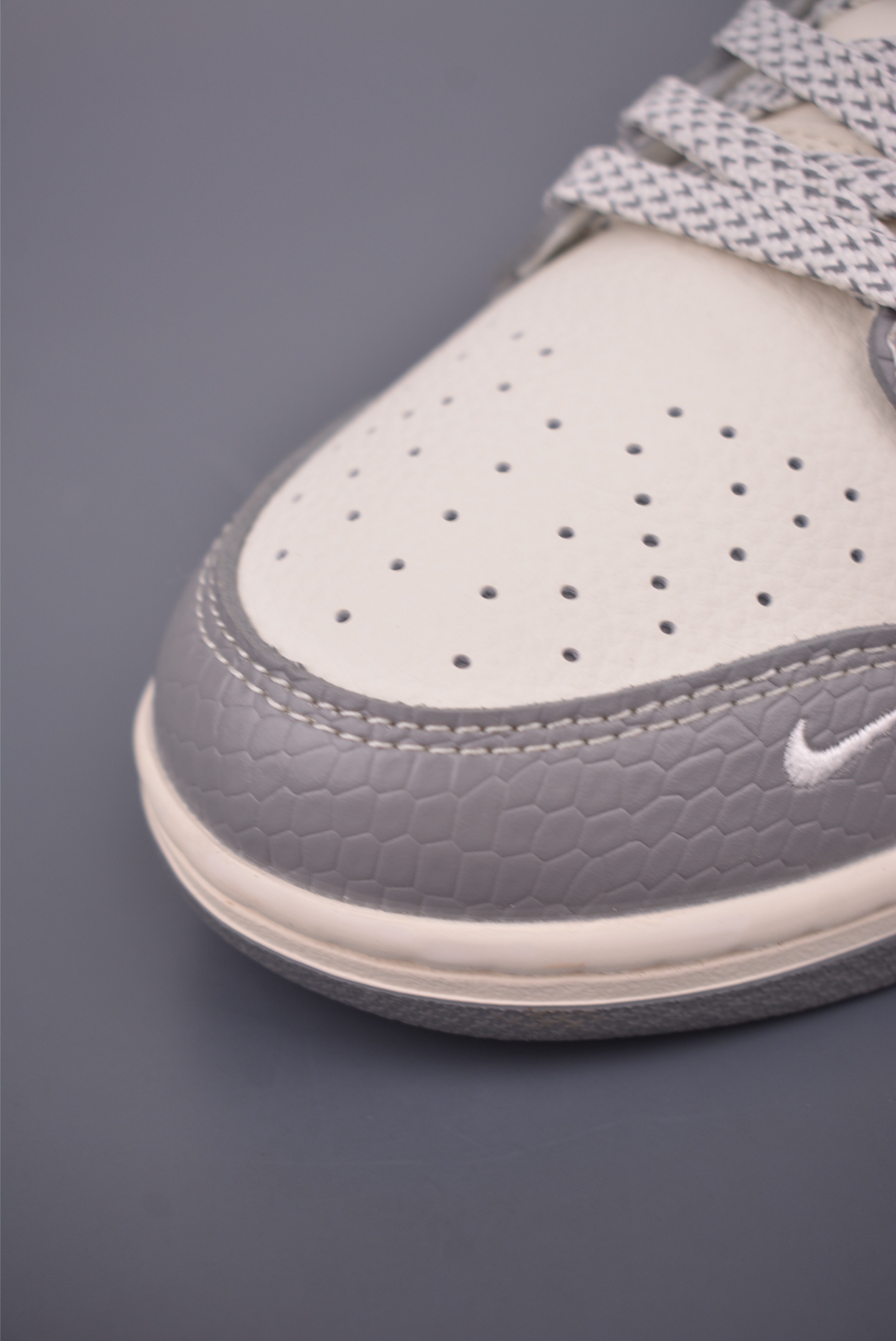 Nike SB Dunk Low Supreme Sneakers - Premium Quality, Stylish Design 7 i1758670479538 449 0 5