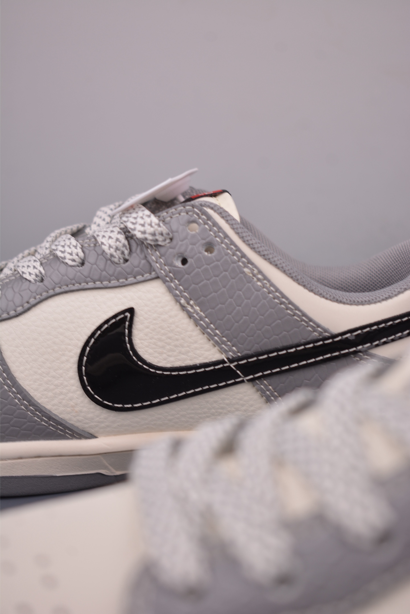 Nike SB Dunk Low Supreme Sneakers - Premium Quality, Stylish Design 9 i1758670481363 1757 0 7