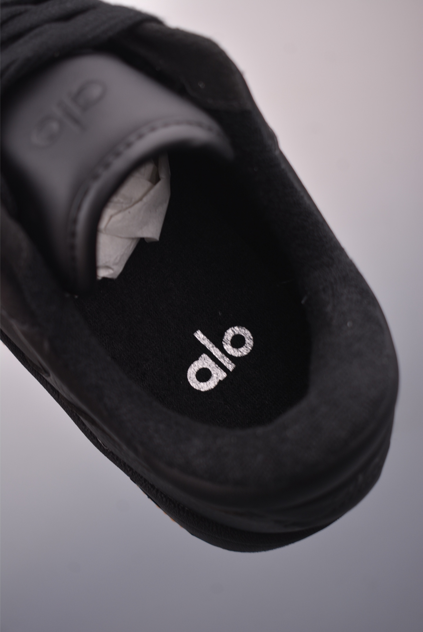 Alo Yoga Recovery Mode Black Low-Top Sneakers - Comfortable & Durable 10 i1758671432961 6145 0 8