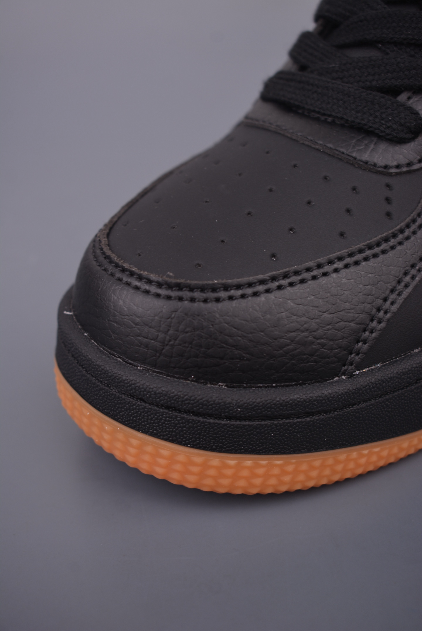 Alo Yoga Recovery Mode Black Low-Top Sneakers - Comfortable & Durable 7 i1758671432985 2850 0 5