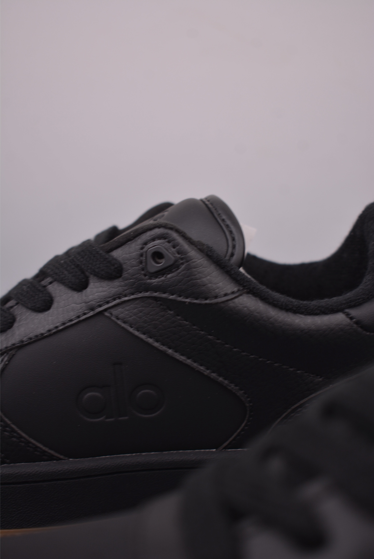 Alo Yoga Recovery Mode Black Low-Top Sneakers - Comfortable & Durable 9 i1758671434781 1542 0 7