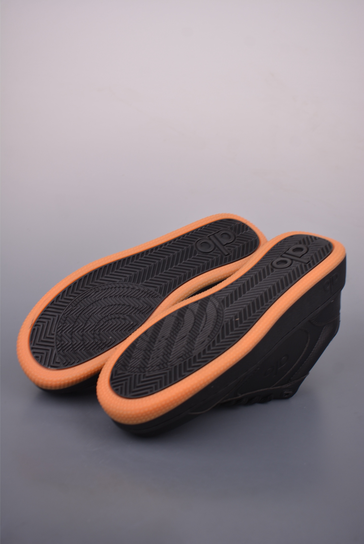 Alo Yoga Recovery Mode Black Low-Top Sneakers - Comfortable & Durable 4 i1758671434797 8989 0 2