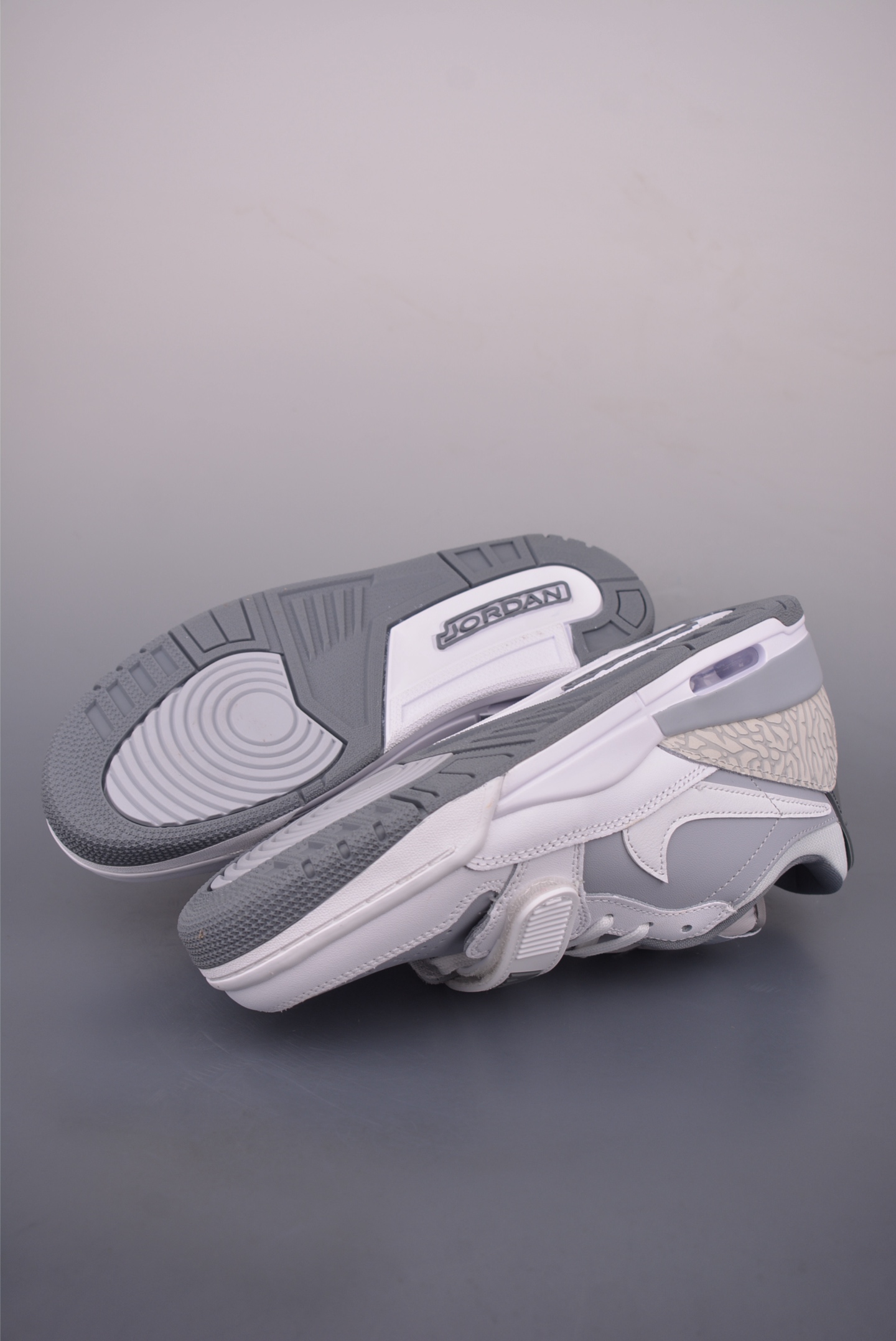 Air Jordan Legacy 312: A Classic Fusion of Iconic Sneaker Heritage 4 i1758754181985 8334 0 2
